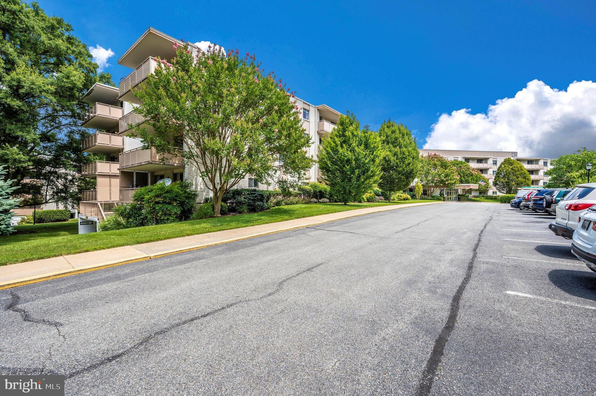 LAKESIDE TERRACE - Residential