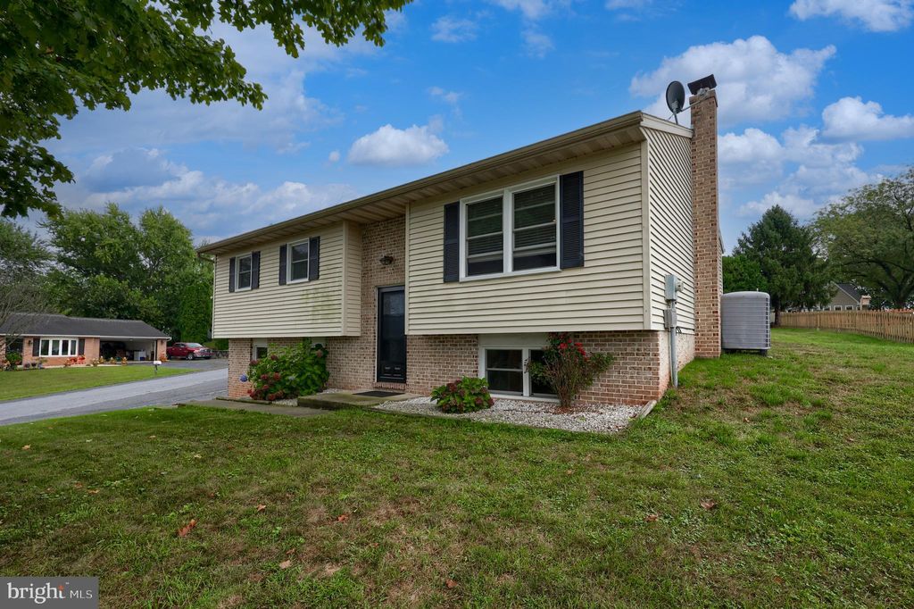 Photo of 979 Daniel Drive, STEVENS, PA 17578 (MLS # PALA2076760)