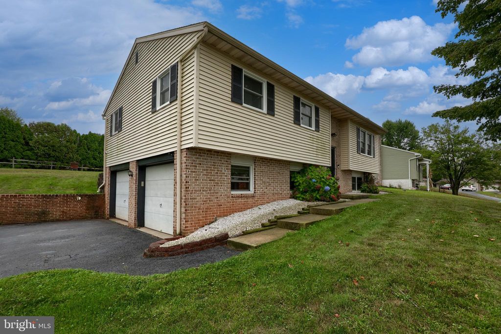 Photo of 979 Daniel Drive, STEVENS, PA 17578 (MLS # PALA2076760)