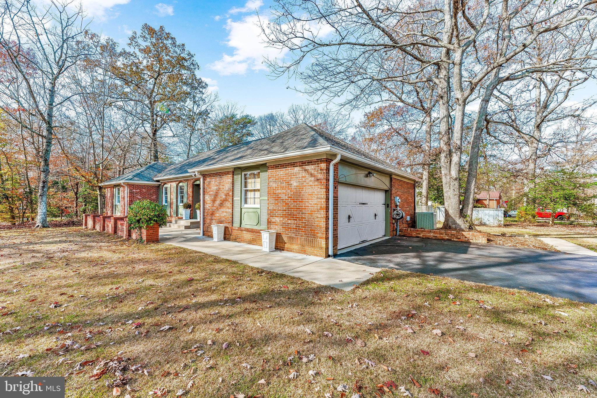 BRETON BAY ESTATES - Residential