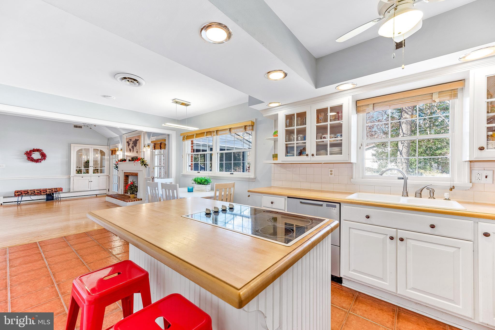 BRETON BAY ESTATES - Residential