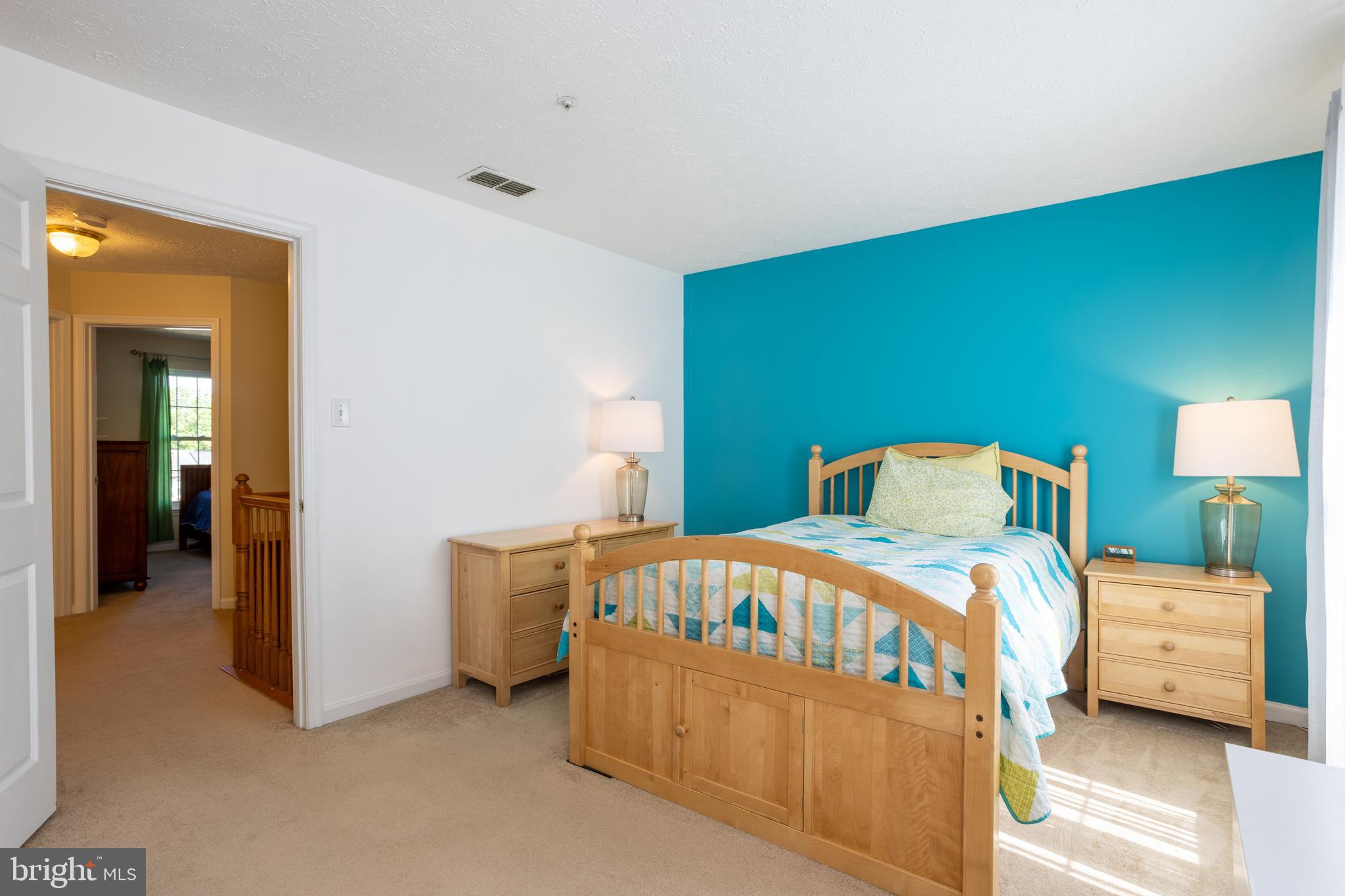 CONSTANT FRIENDSHIP - Residential