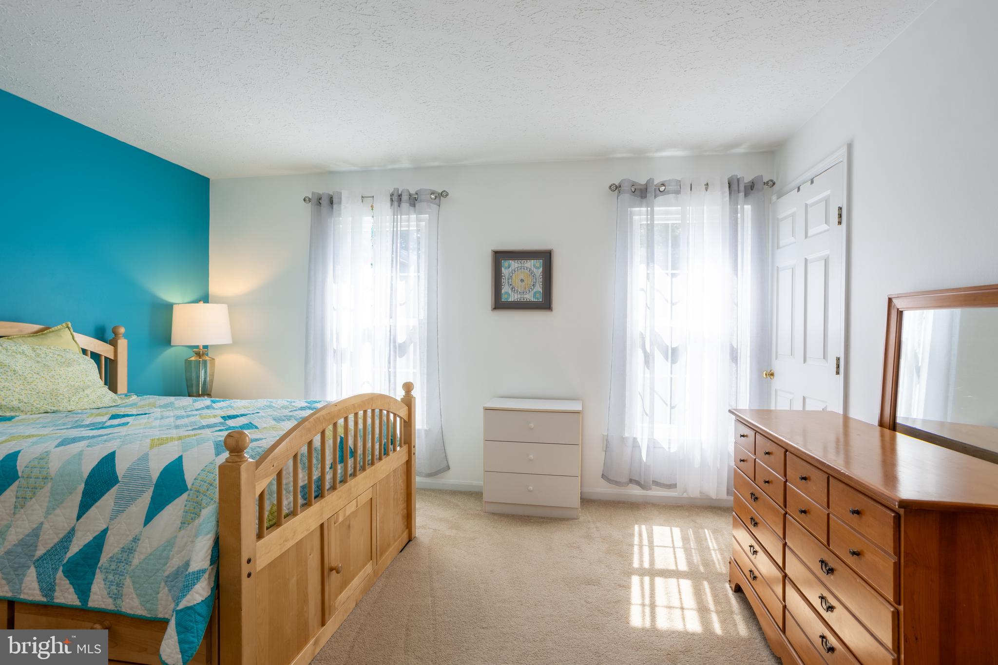 CONSTANT FRIENDSHIP - Residential