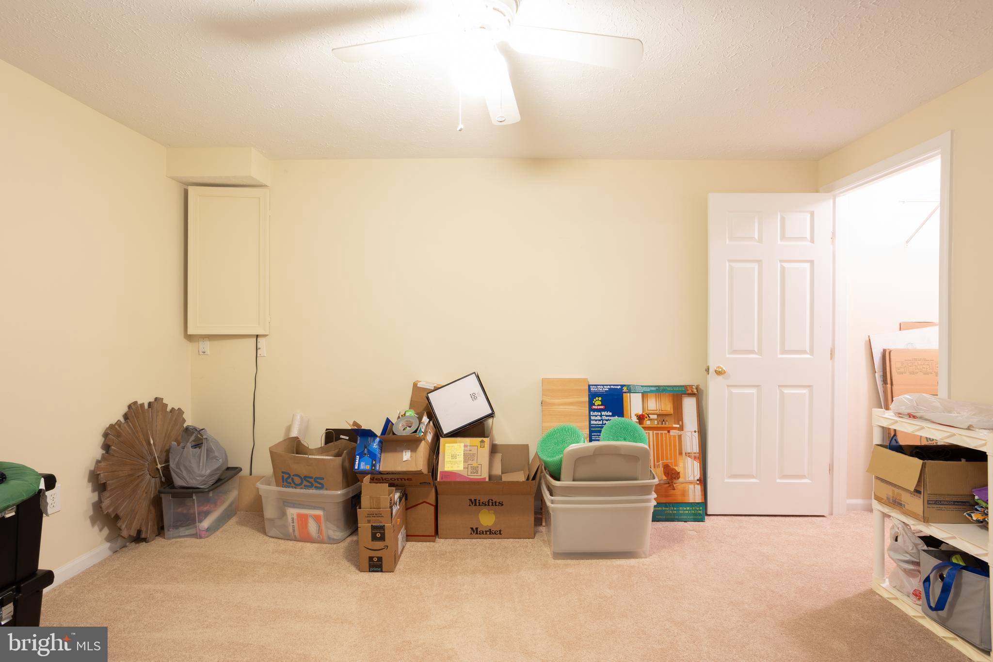 CONSTANT FRIENDSHIP - Residential