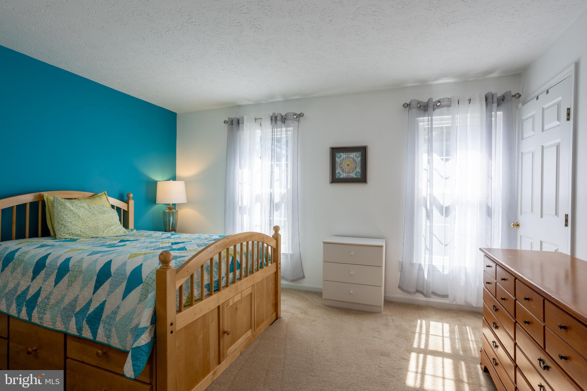 CONSTANT FRIENDSHIP - Residential