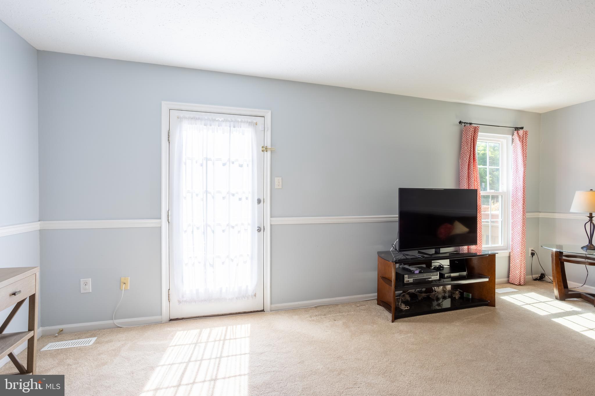 CONSTANT FRIENDSHIP - Residential