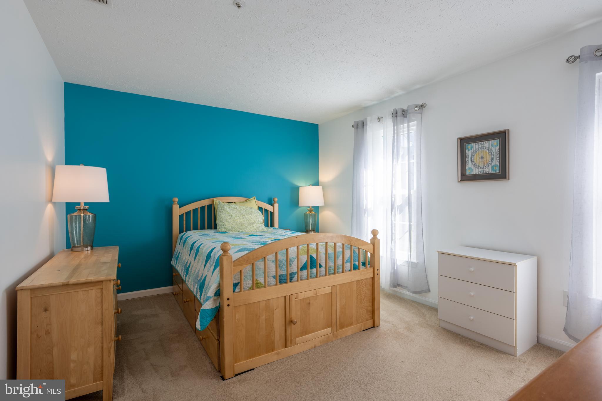 CONSTANT FRIENDSHIP - Residential