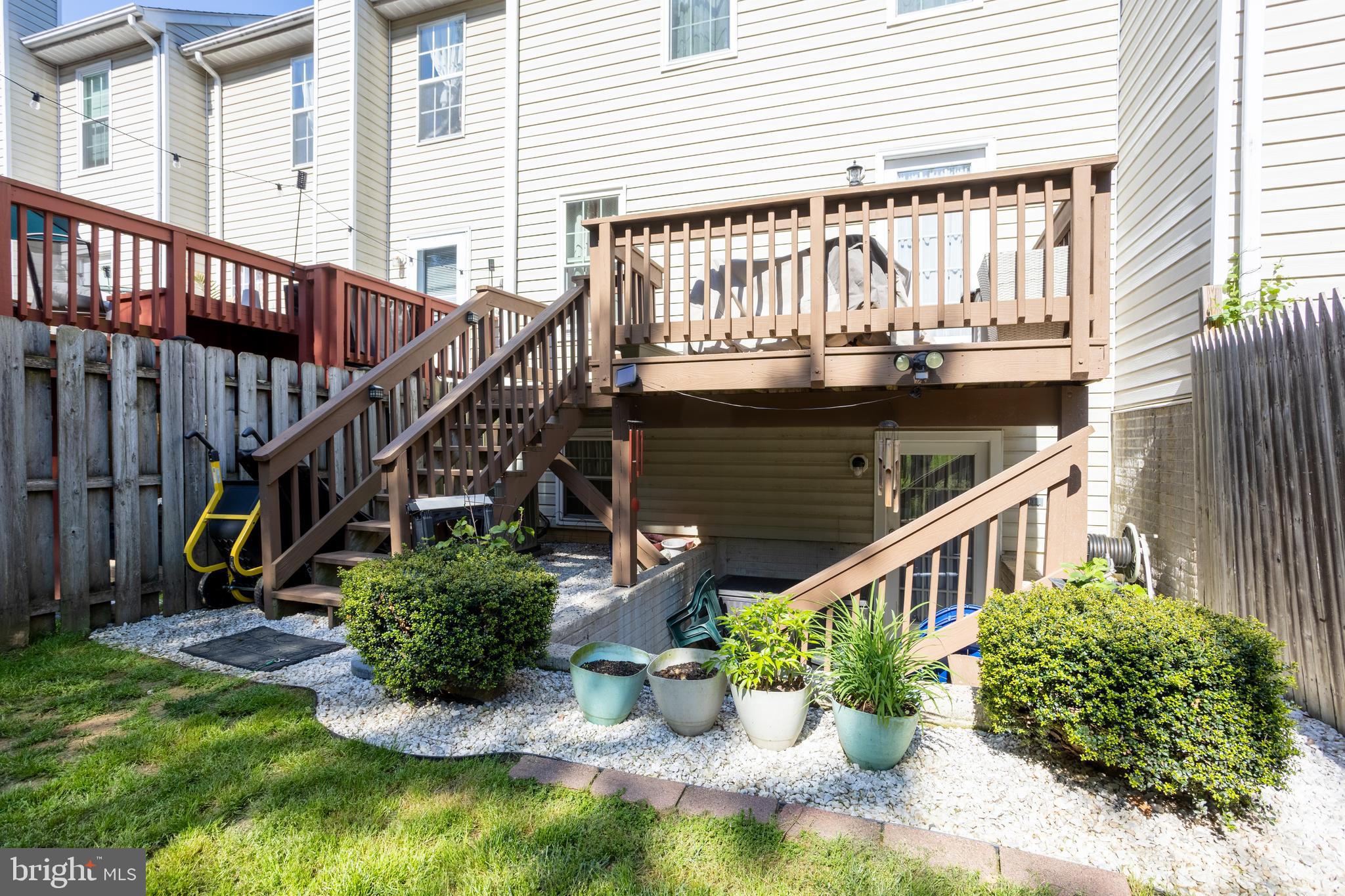 CONSTANT FRIENDSHIP - Residential