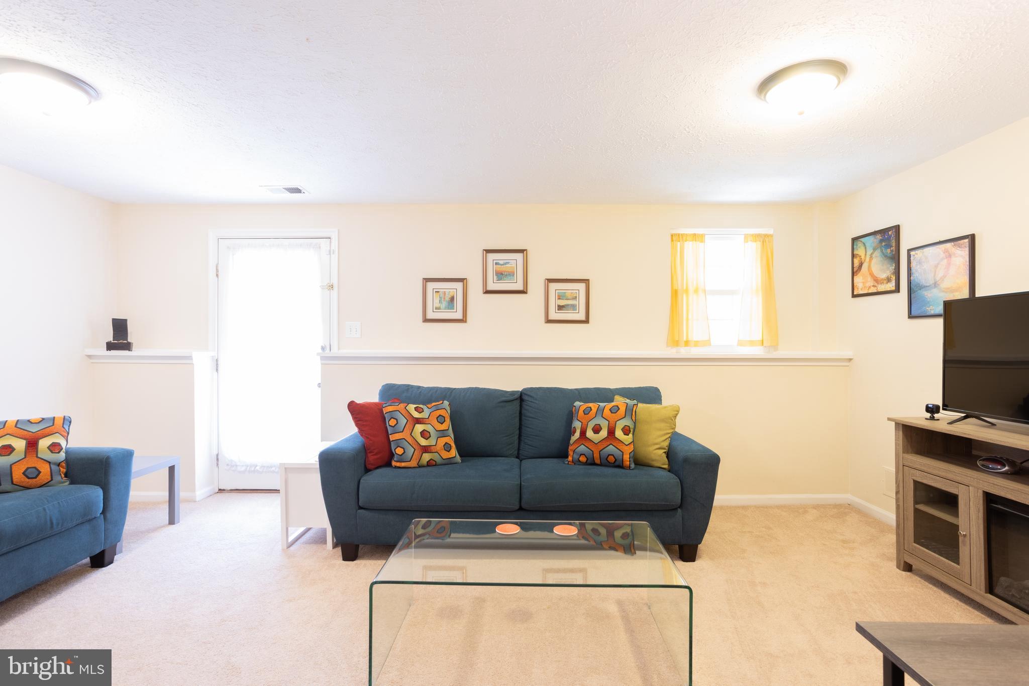 CONSTANT FRIENDSHIP - Residential