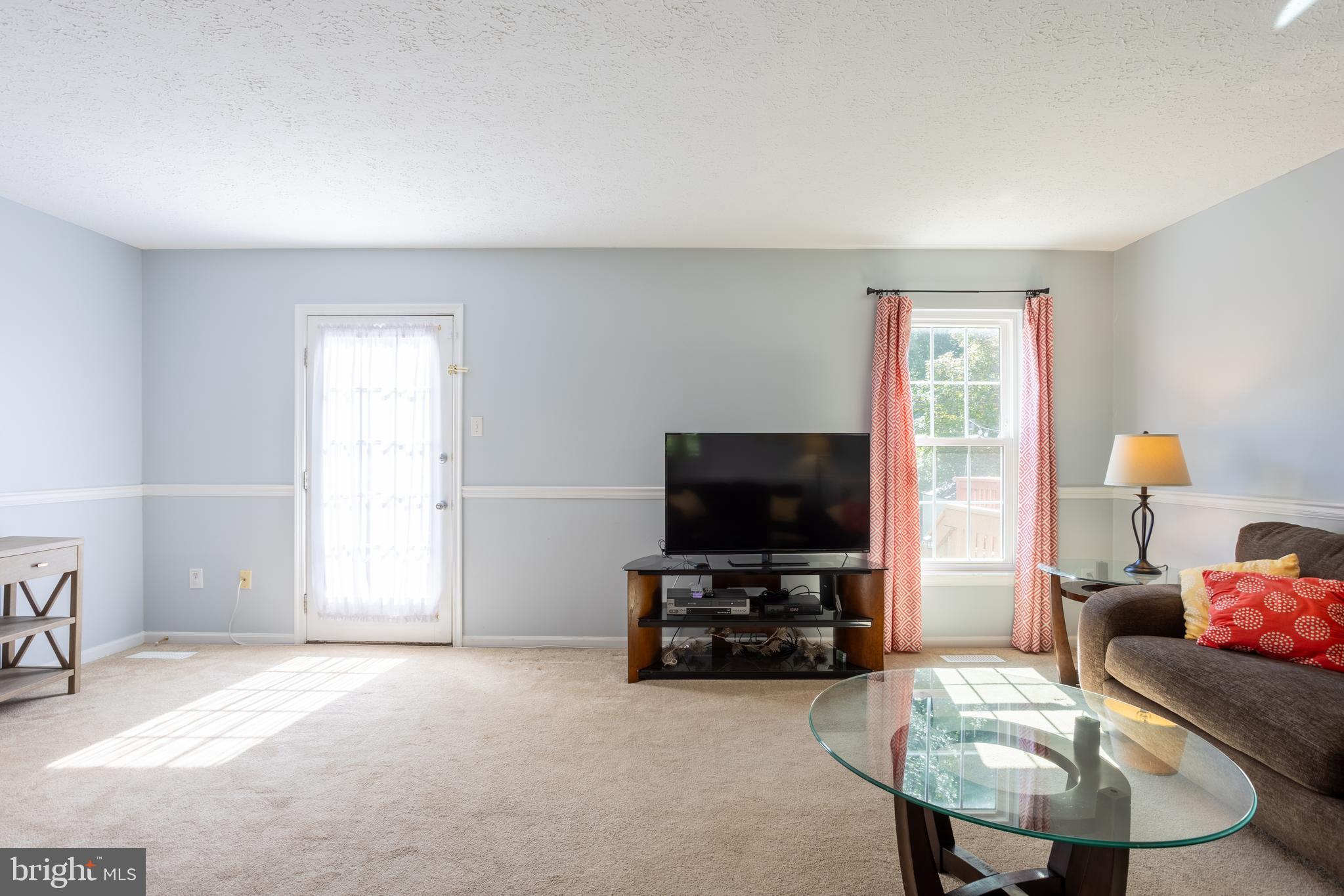 CONSTANT FRIENDSHIP - Residential