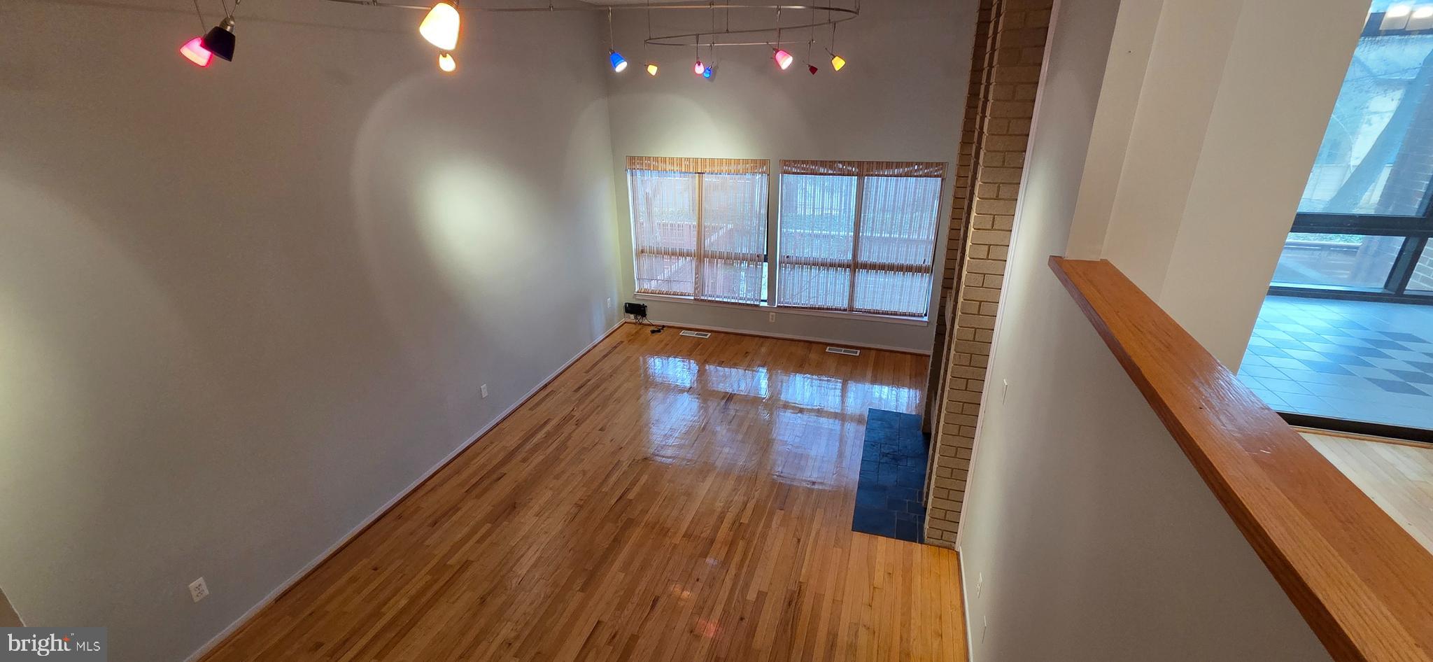 RESTON - Residential Lease