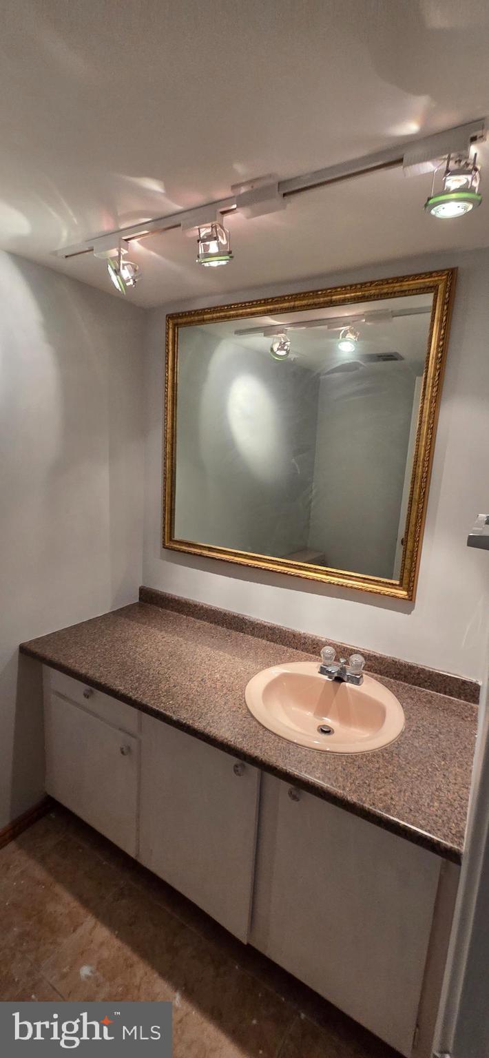 RESTON - Residential Lease