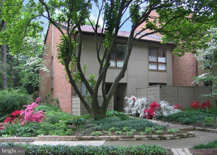 RESTON - Residential Lease