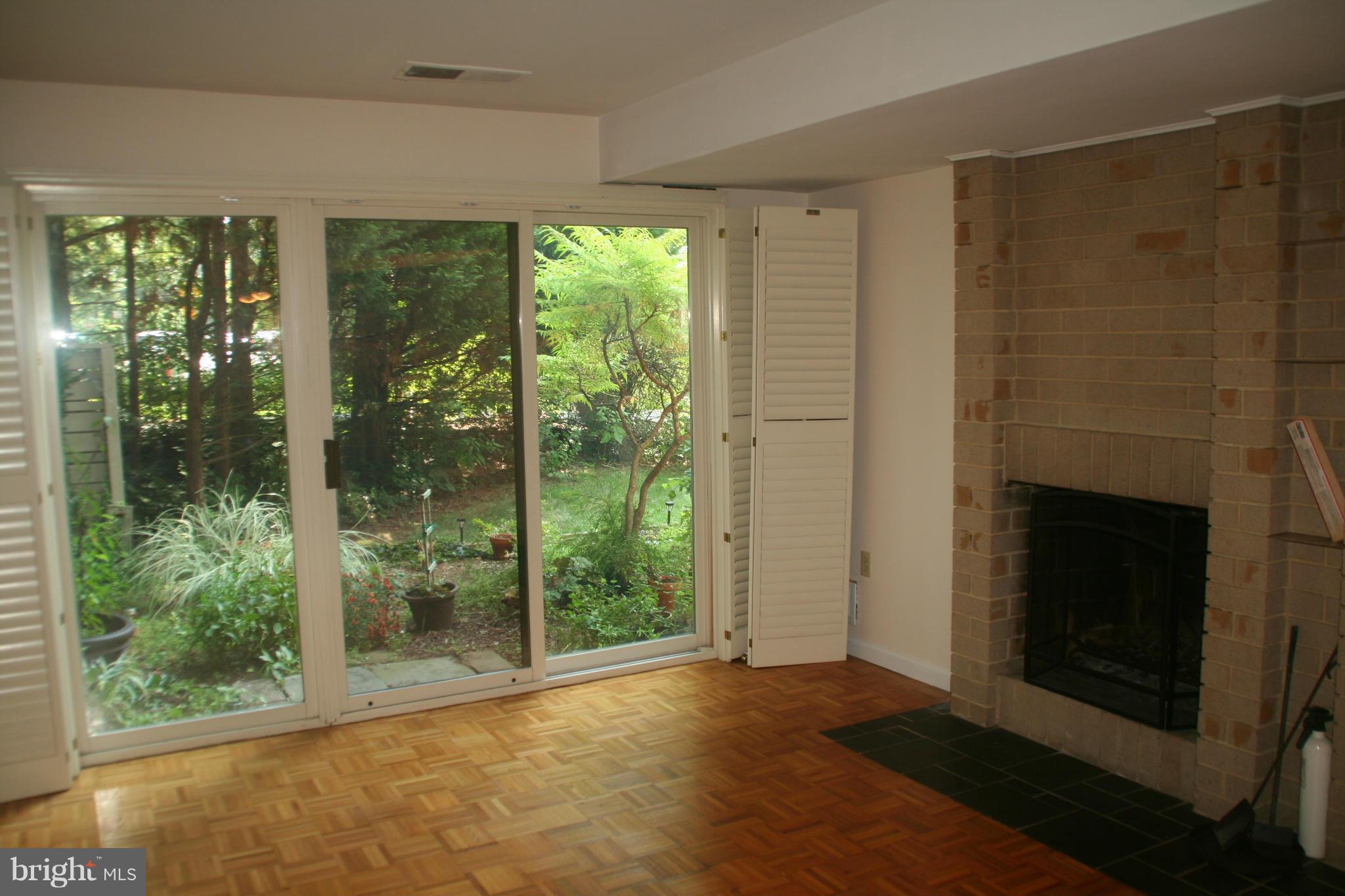 RESTON - Residential Lease