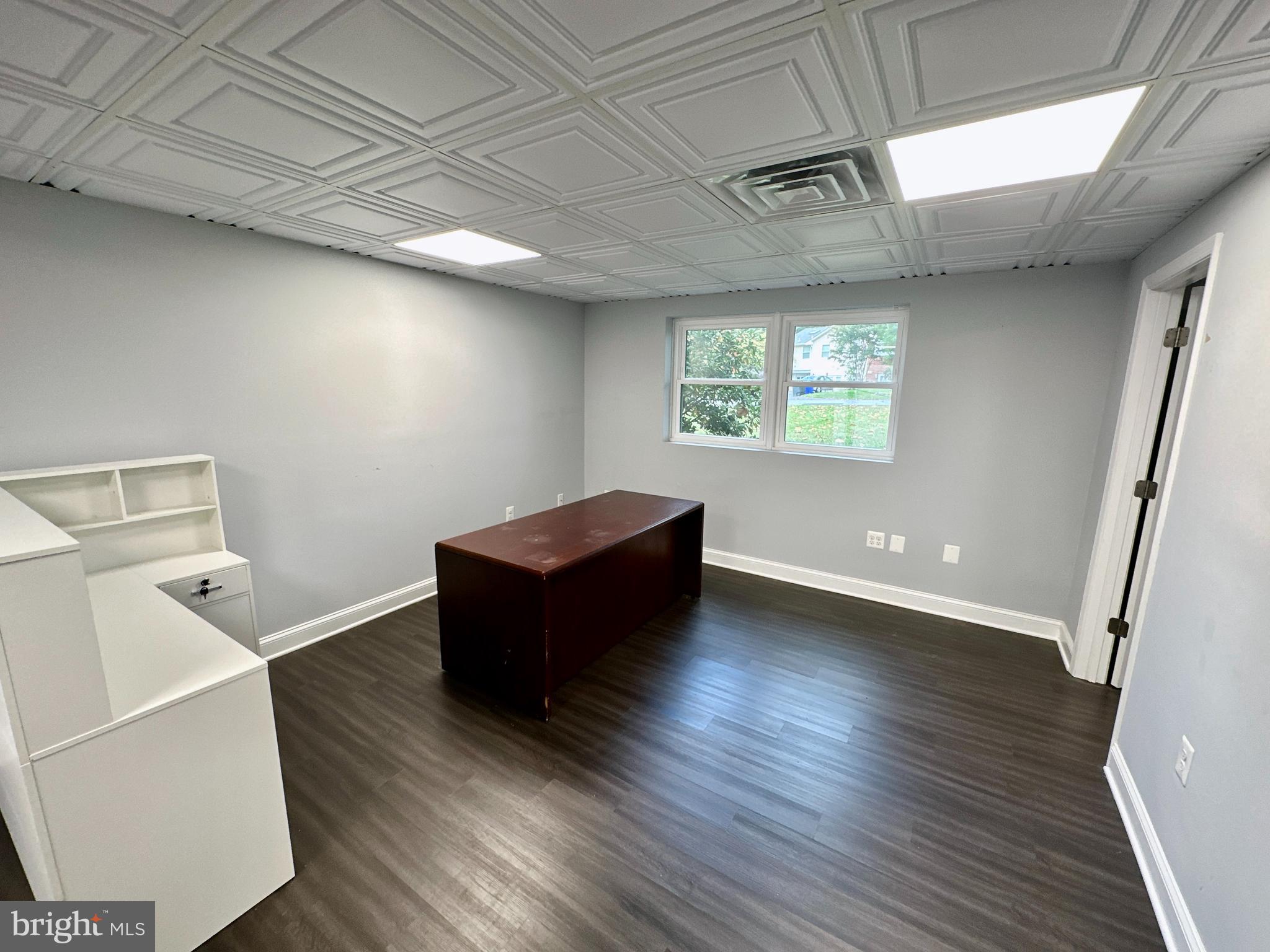 ATHOLTON SQUARE - Commercial Lease