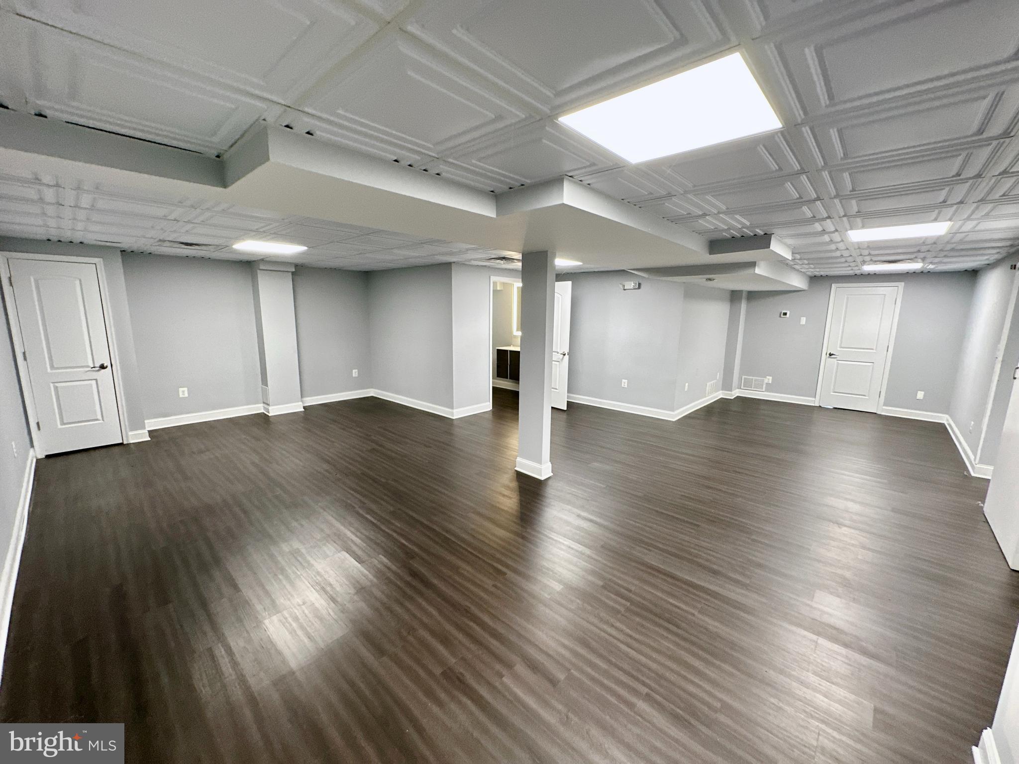 ATHOLTON SQUARE - Commercial Lease