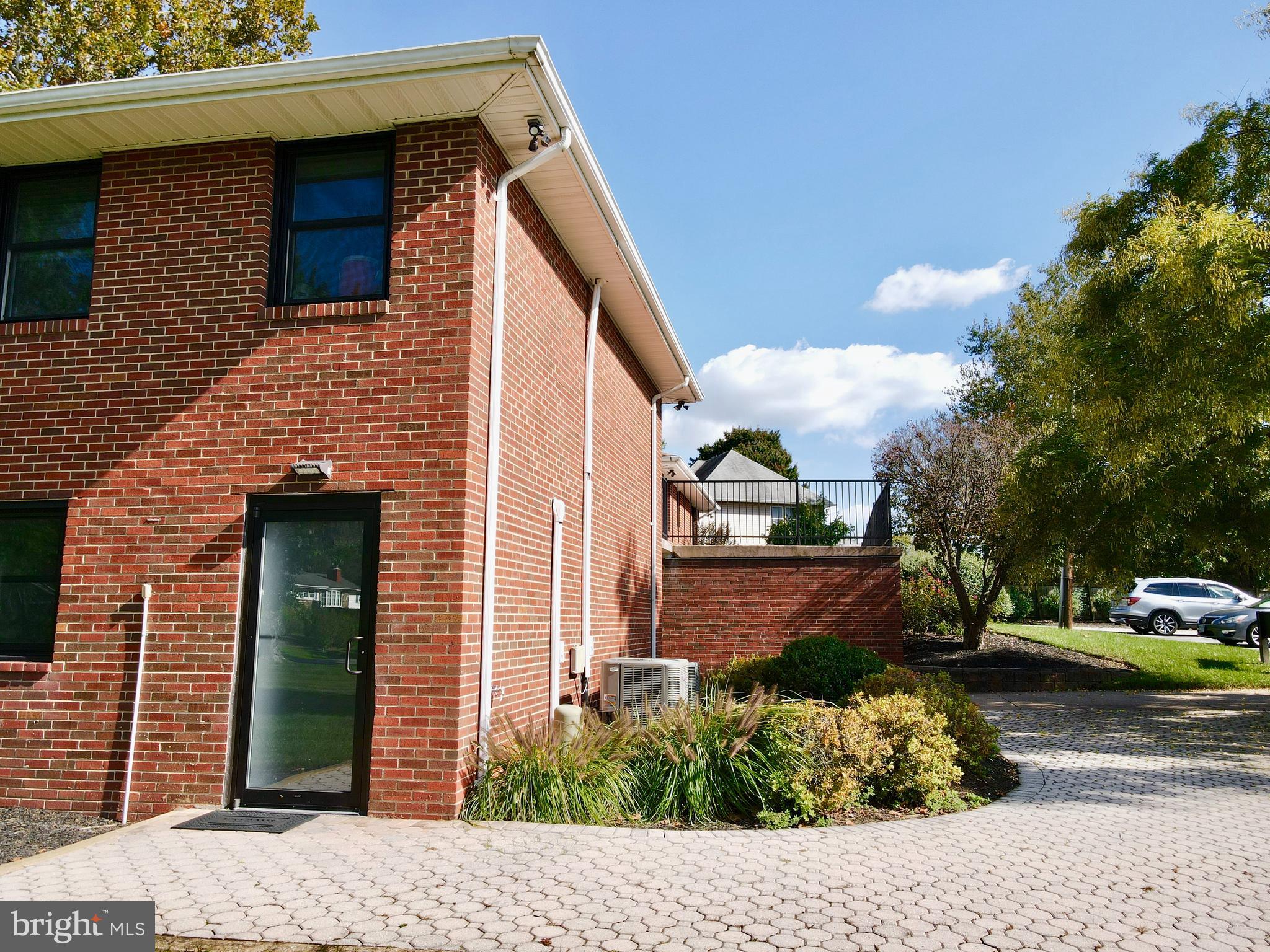 ATHOLTON SQUARE - Commercial Lease