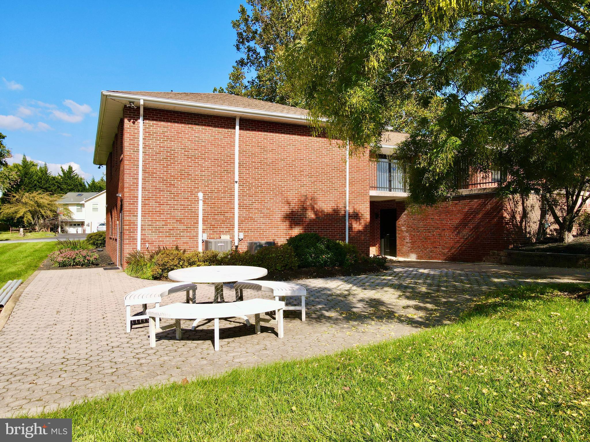 ATHOLTON SQUARE - Commercial Lease