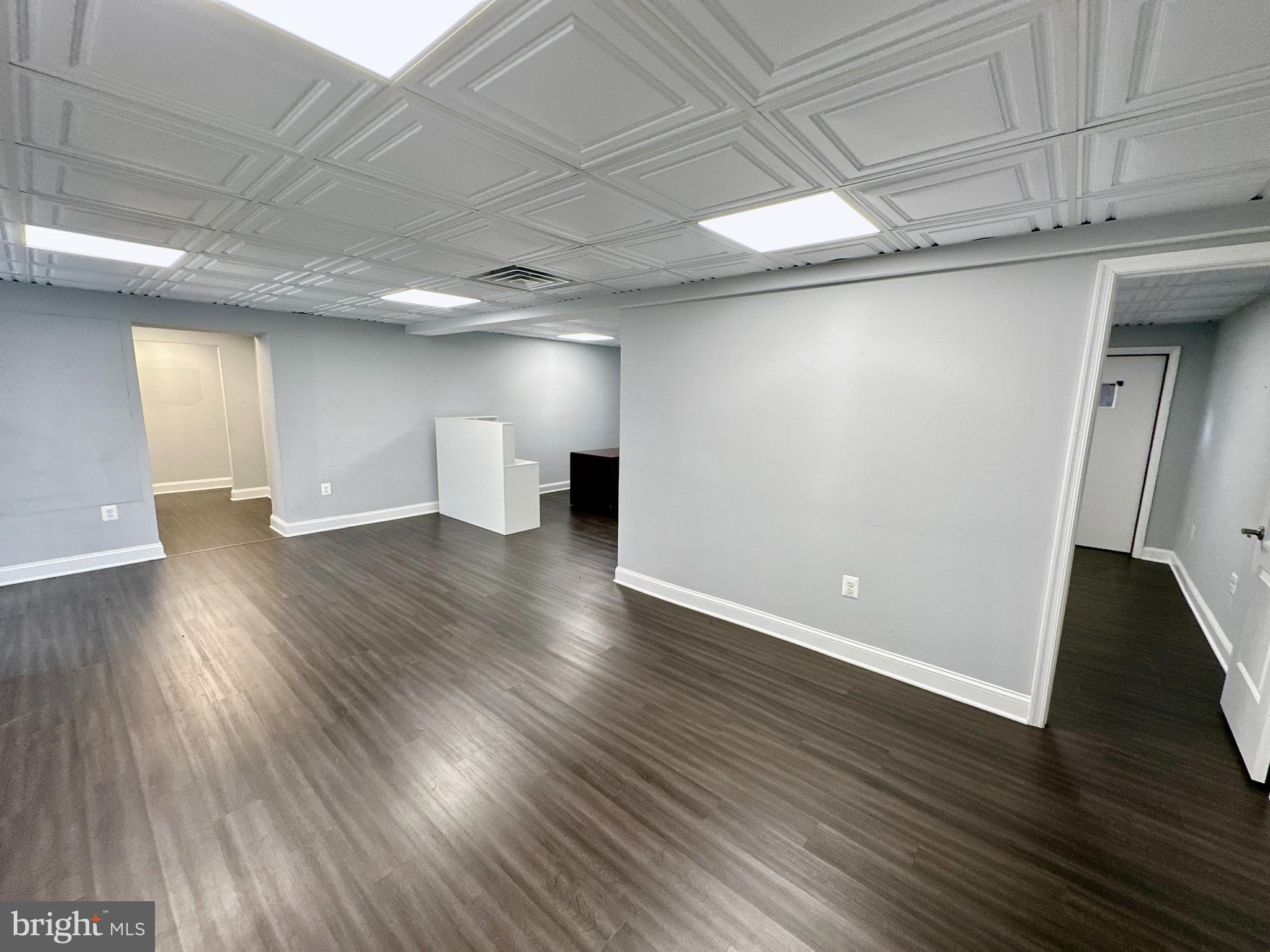 ATHOLTON SQUARE - Commercial Lease