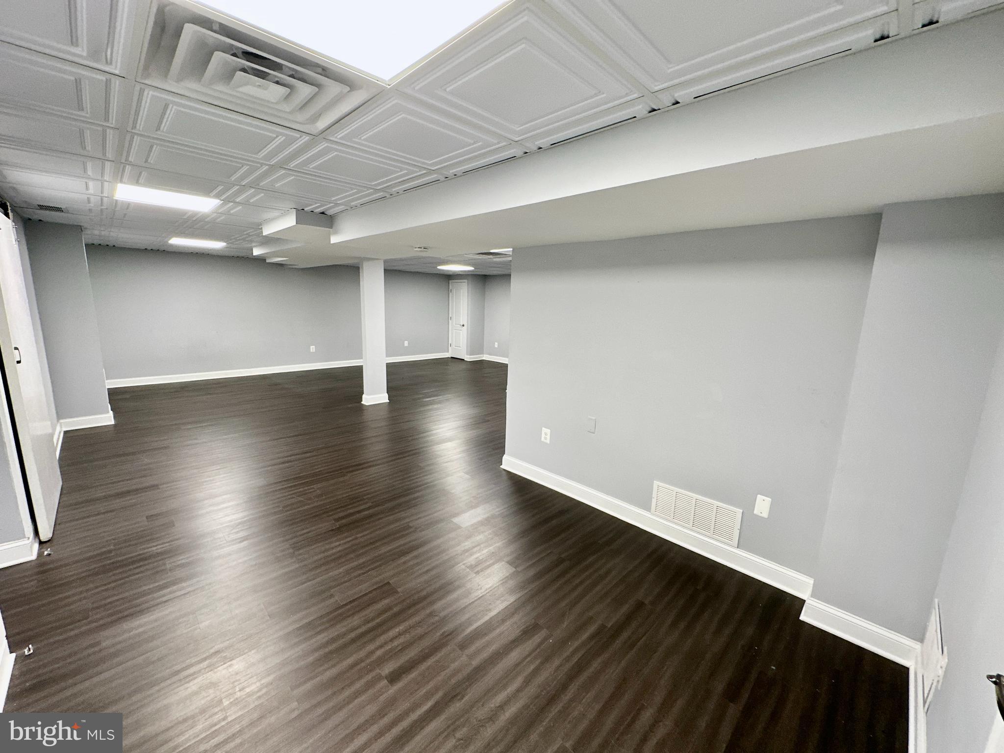 ATHOLTON SQUARE - Commercial Lease