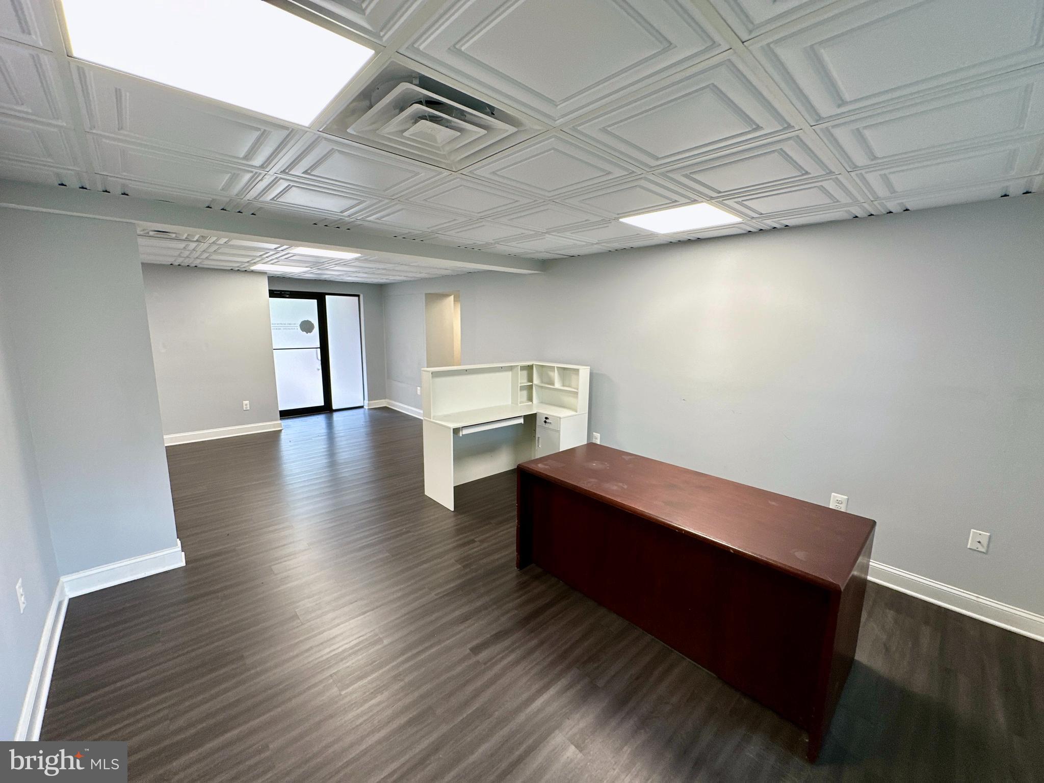 ATHOLTON SQUARE - Commercial Lease