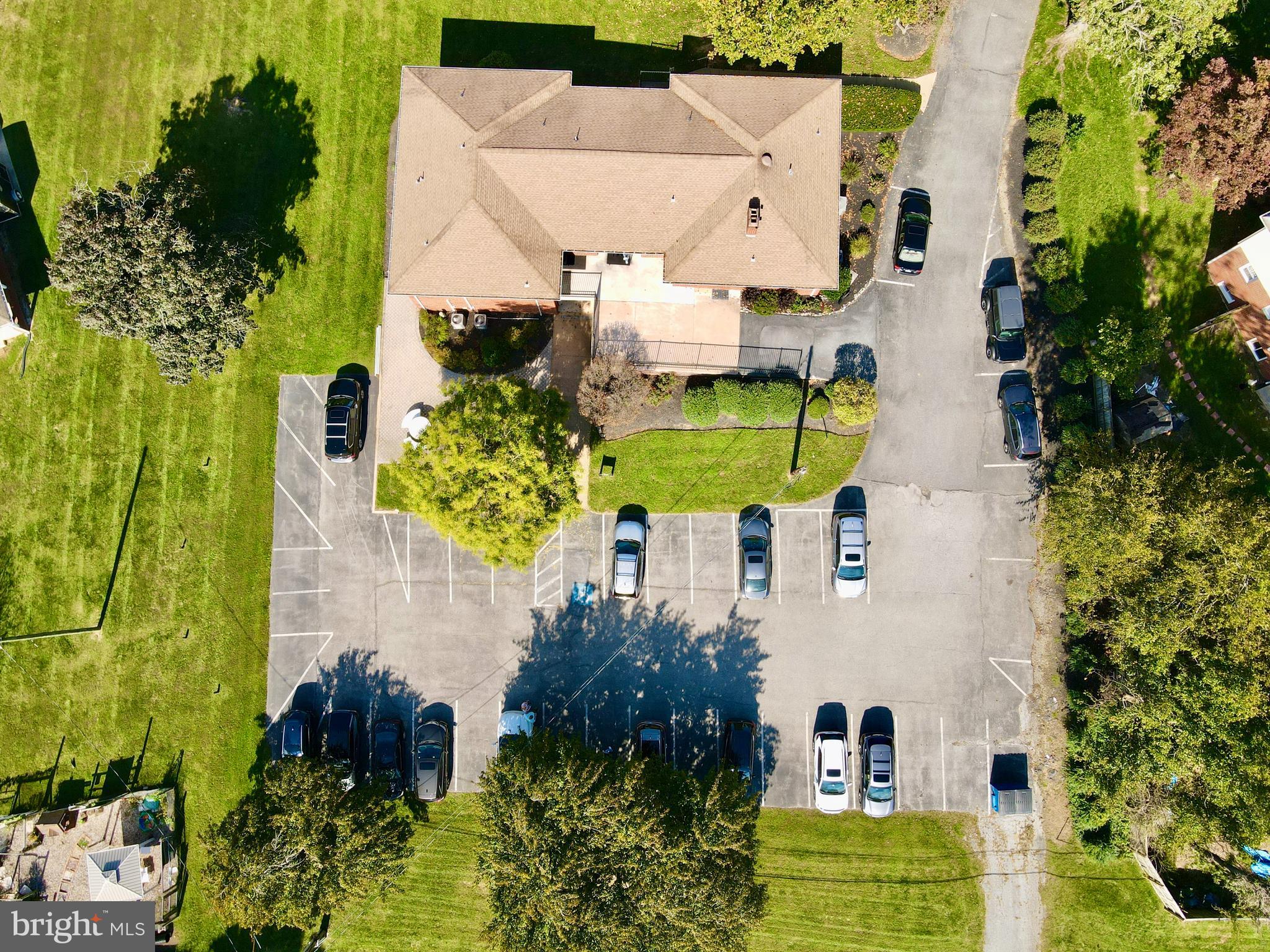 ATHOLTON SQUARE - Commercial Lease