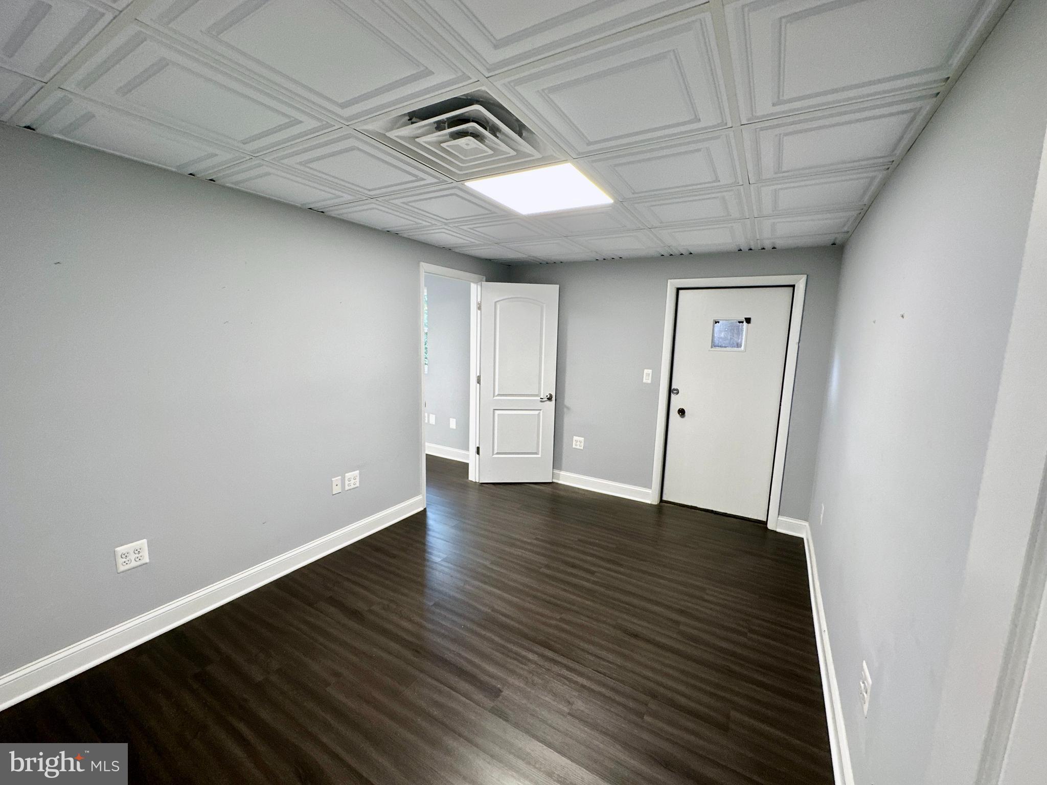 ATHOLTON SQUARE - Commercial Lease