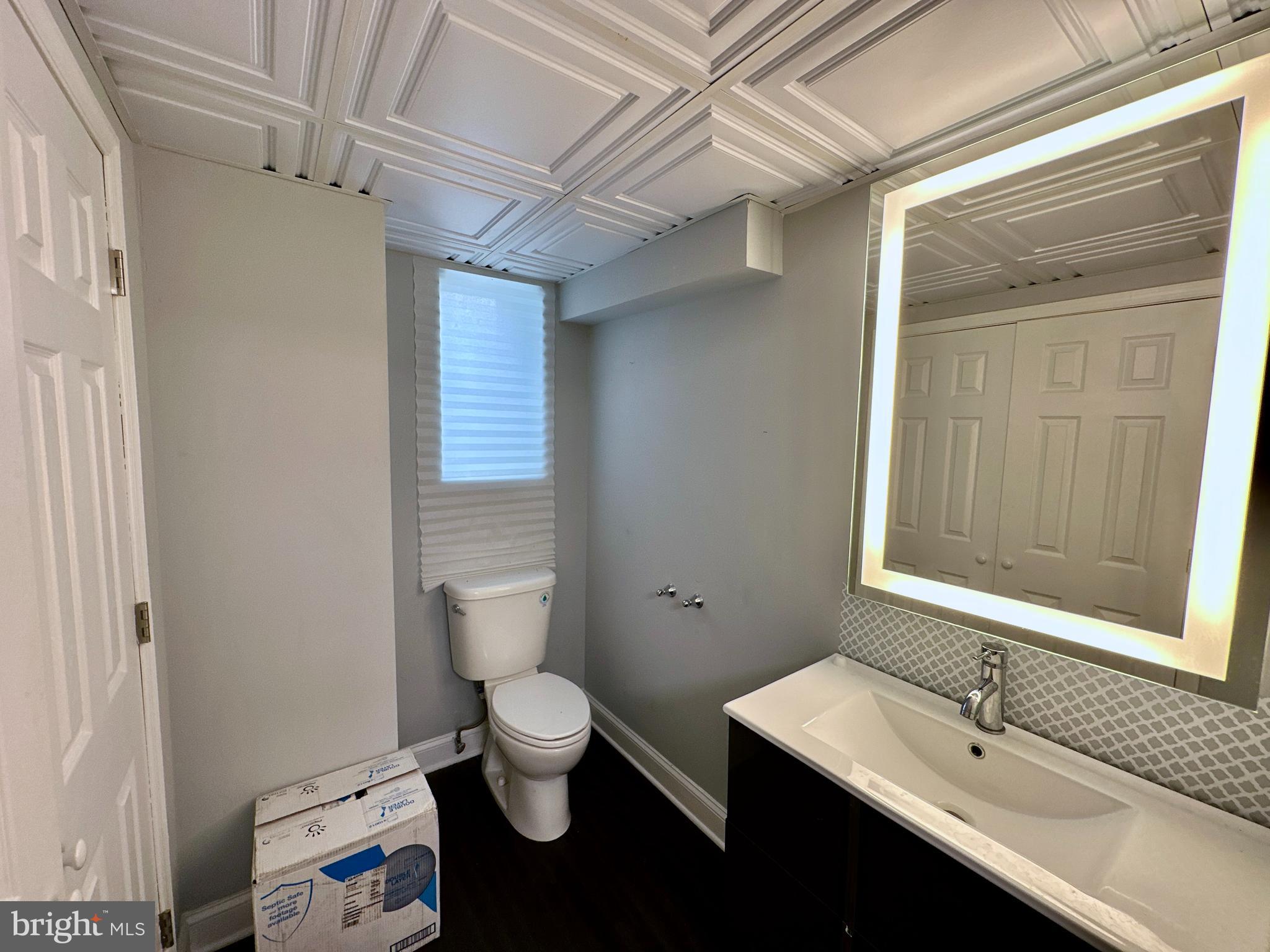 ATHOLTON SQUARE - Commercial Lease