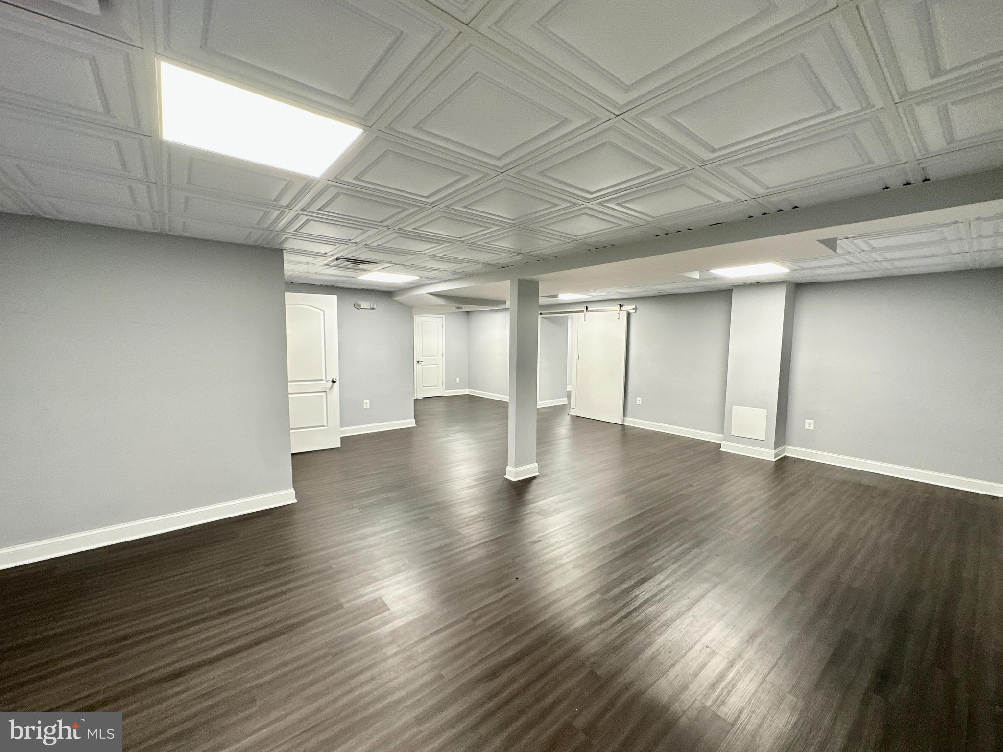 ATHOLTON SQUARE - Commercial Lease