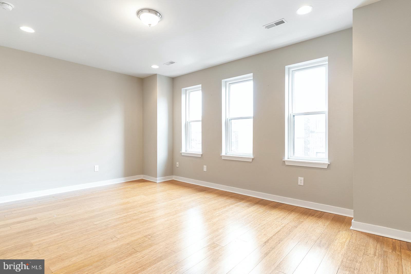 QUEEN VILLAGE - Residential Lease
