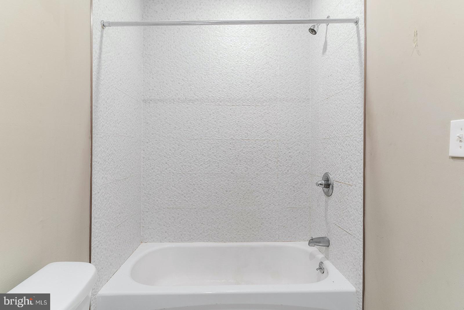 QUEEN VILLAGE - Residential Lease