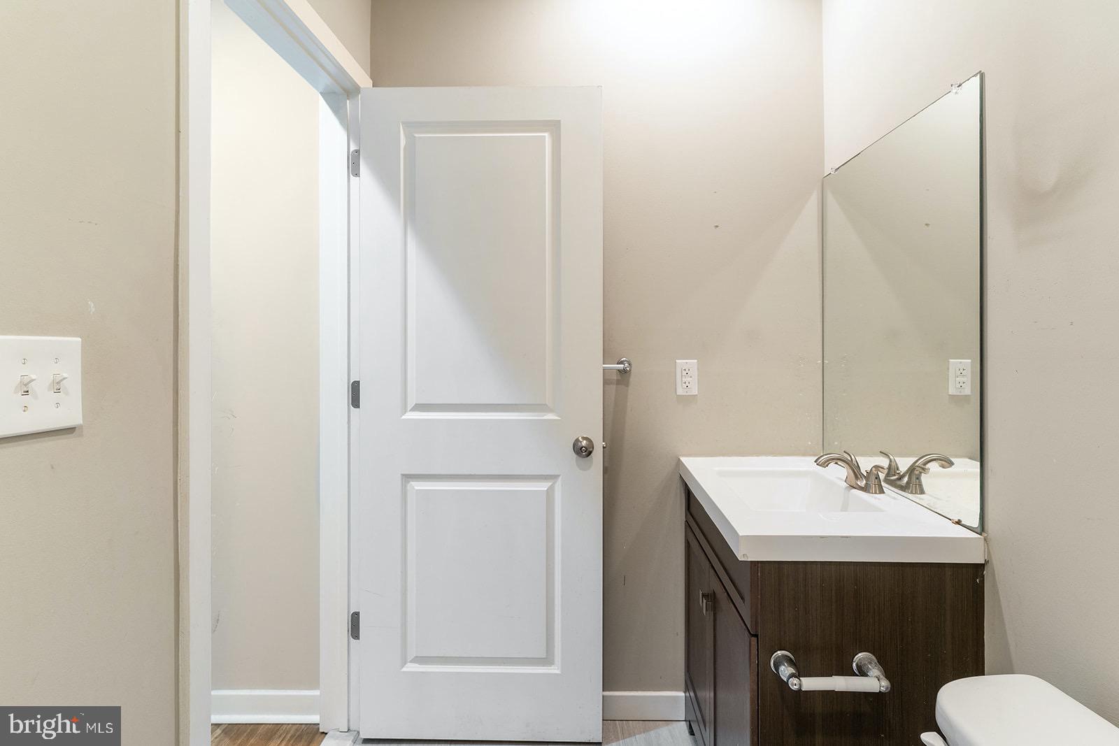 QUEEN VILLAGE - Residential Lease