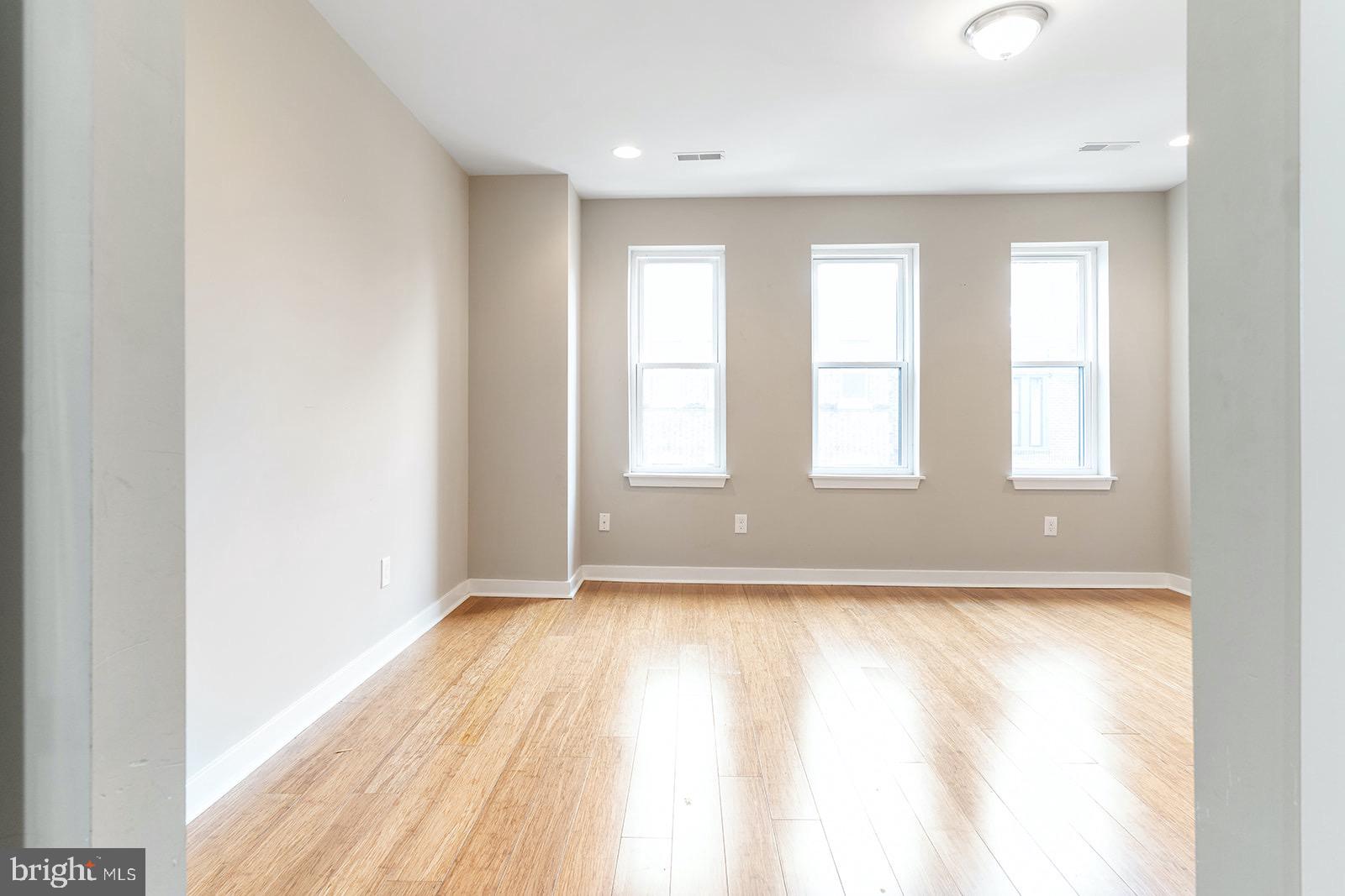 QUEEN VILLAGE - Residential Lease