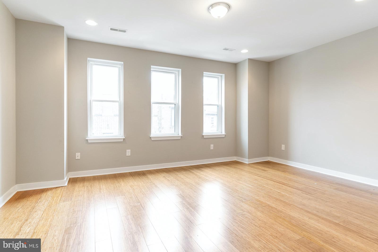 QUEEN VILLAGE - Residential Lease