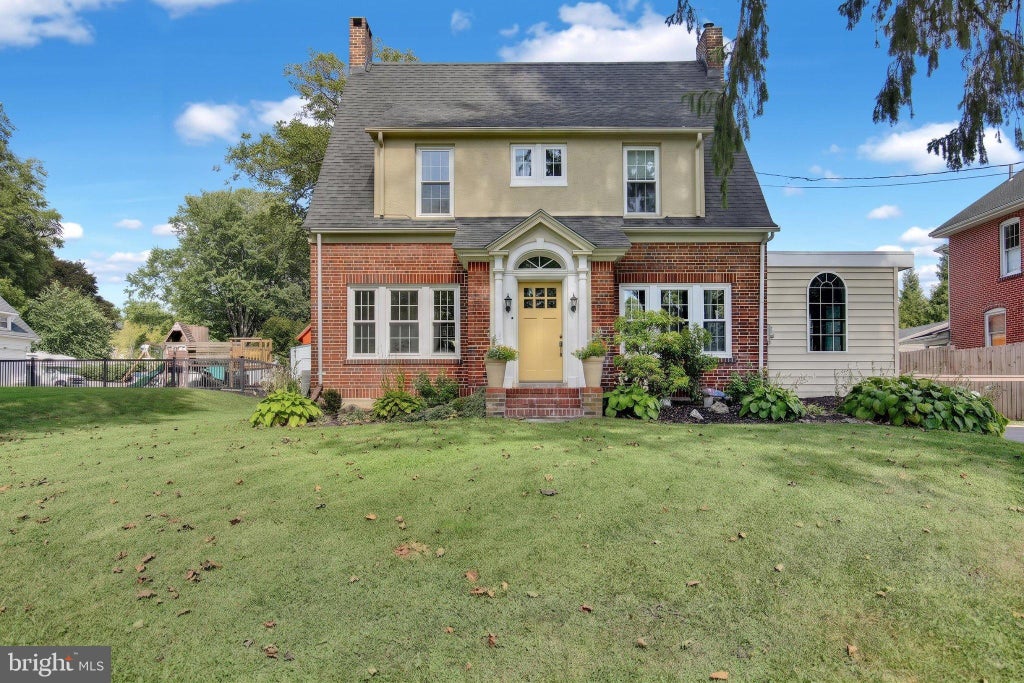 Photo of 1803 Willow Street Pike, LANCASTER, PA 17602 (MLS # PALA2095680)