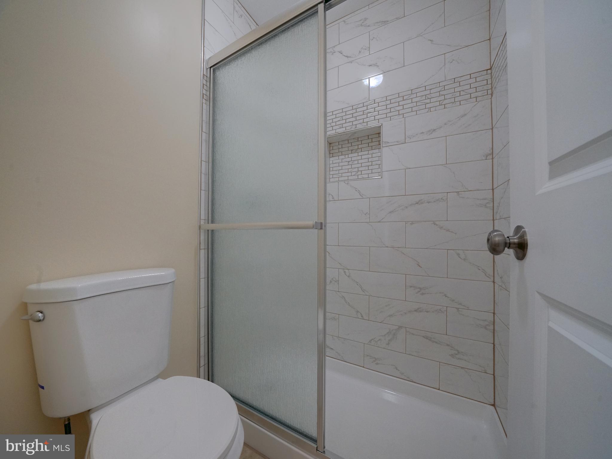 VILLAGE OF MONTGOMERY RUN - Residential Lease