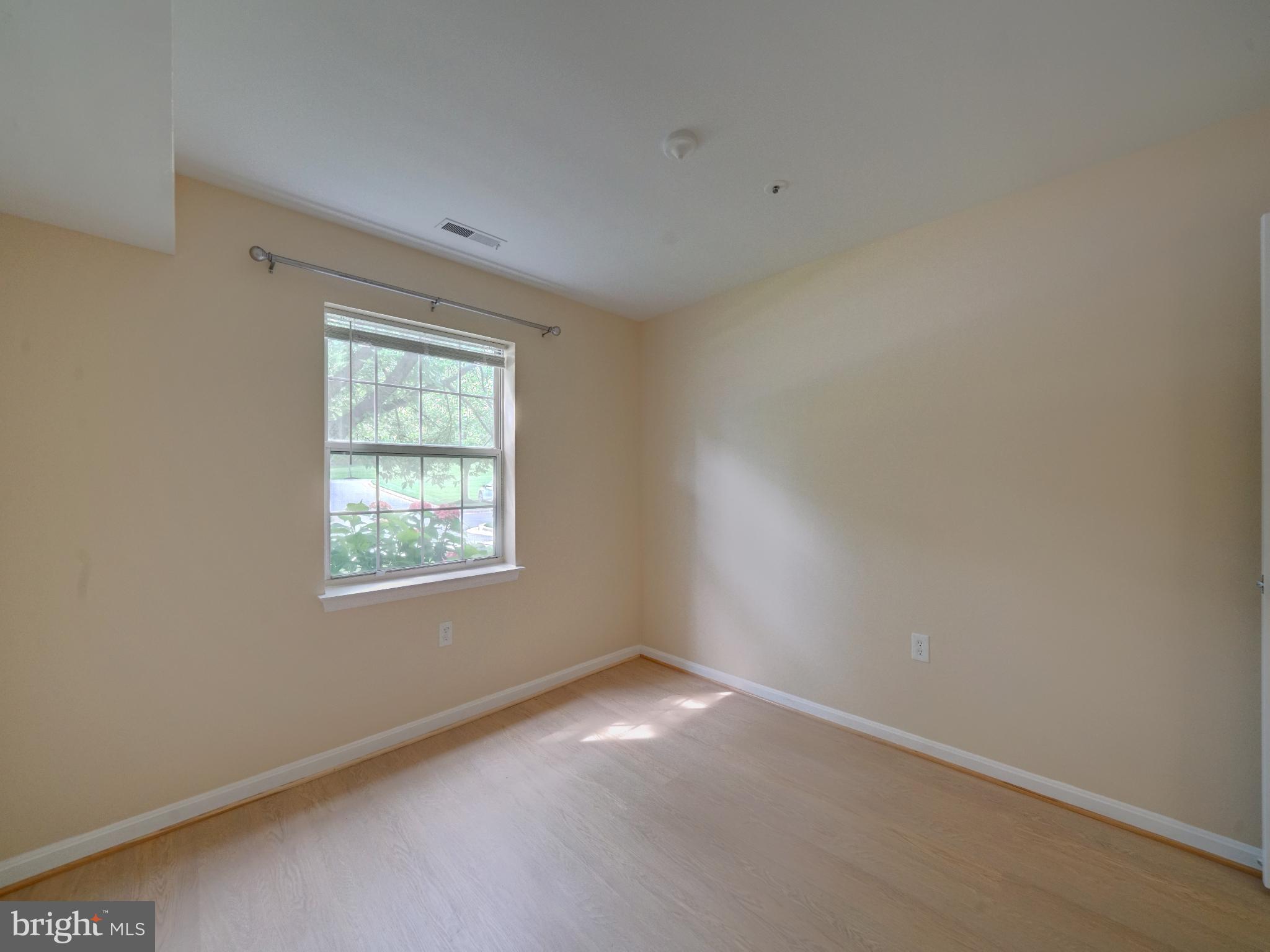 VILLAGE OF MONTGOMERY RUN - Residential Lease