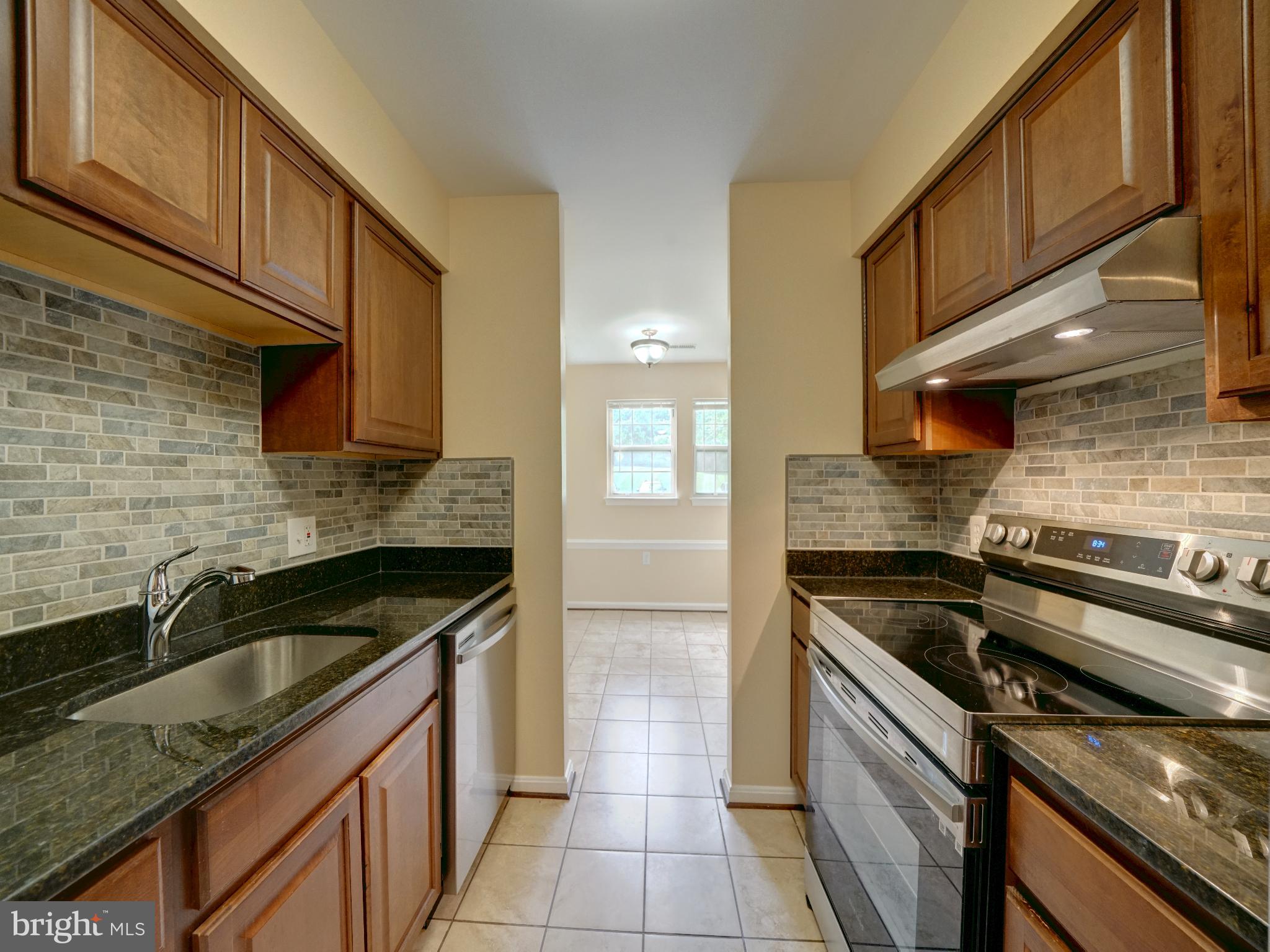 VILLAGE OF MONTGOMERY RUN - Residential Lease