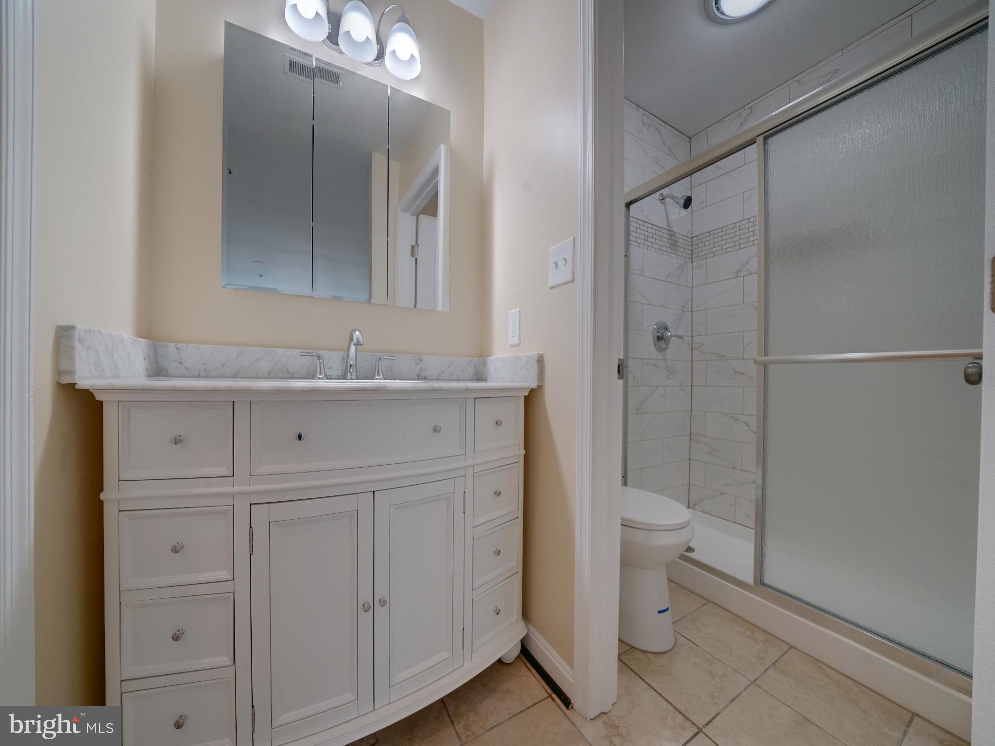 VILLAGE OF MONTGOMERY RUN - Residential Lease