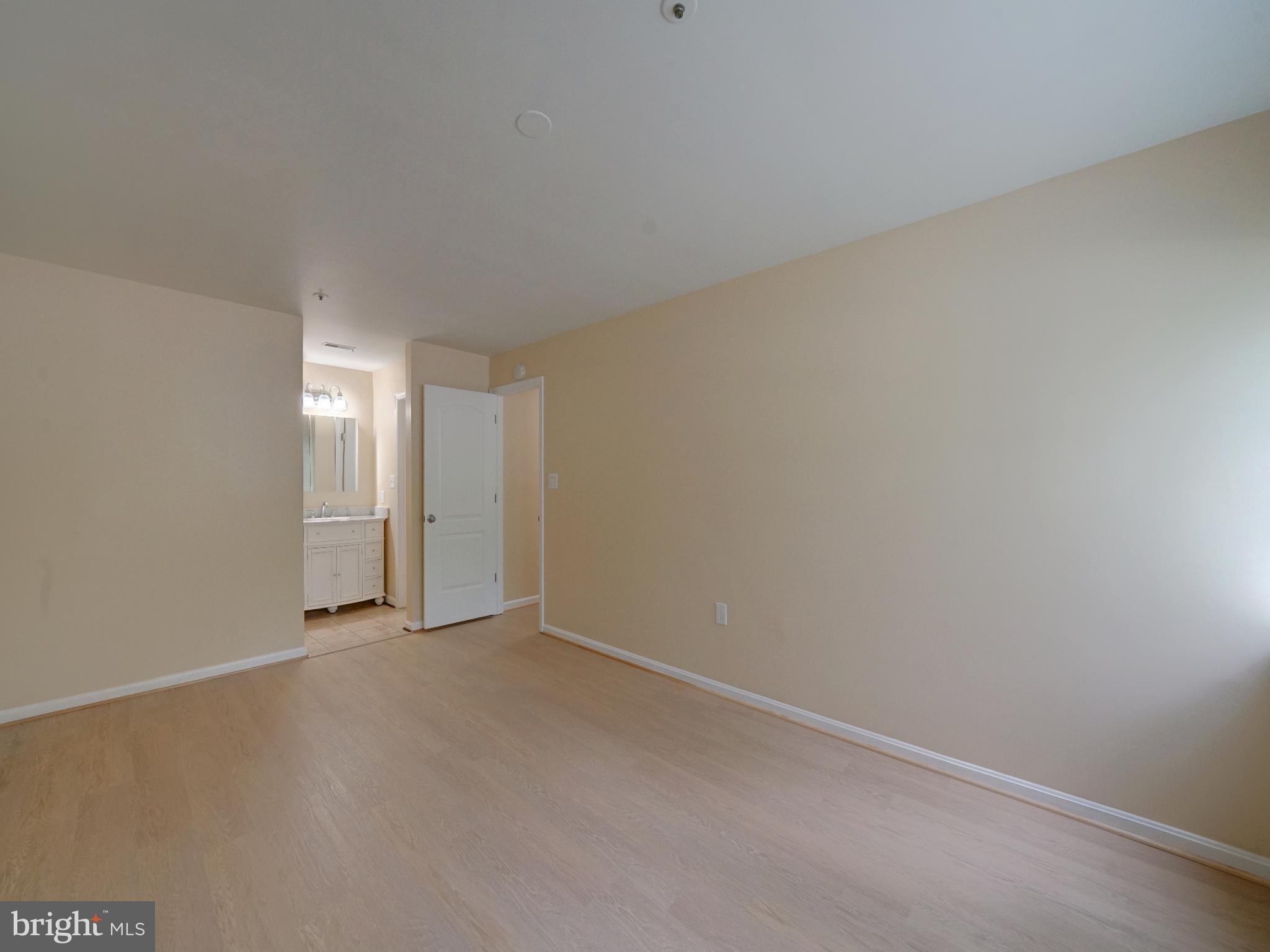 VILLAGE OF MONTGOMERY RUN - Residential Lease