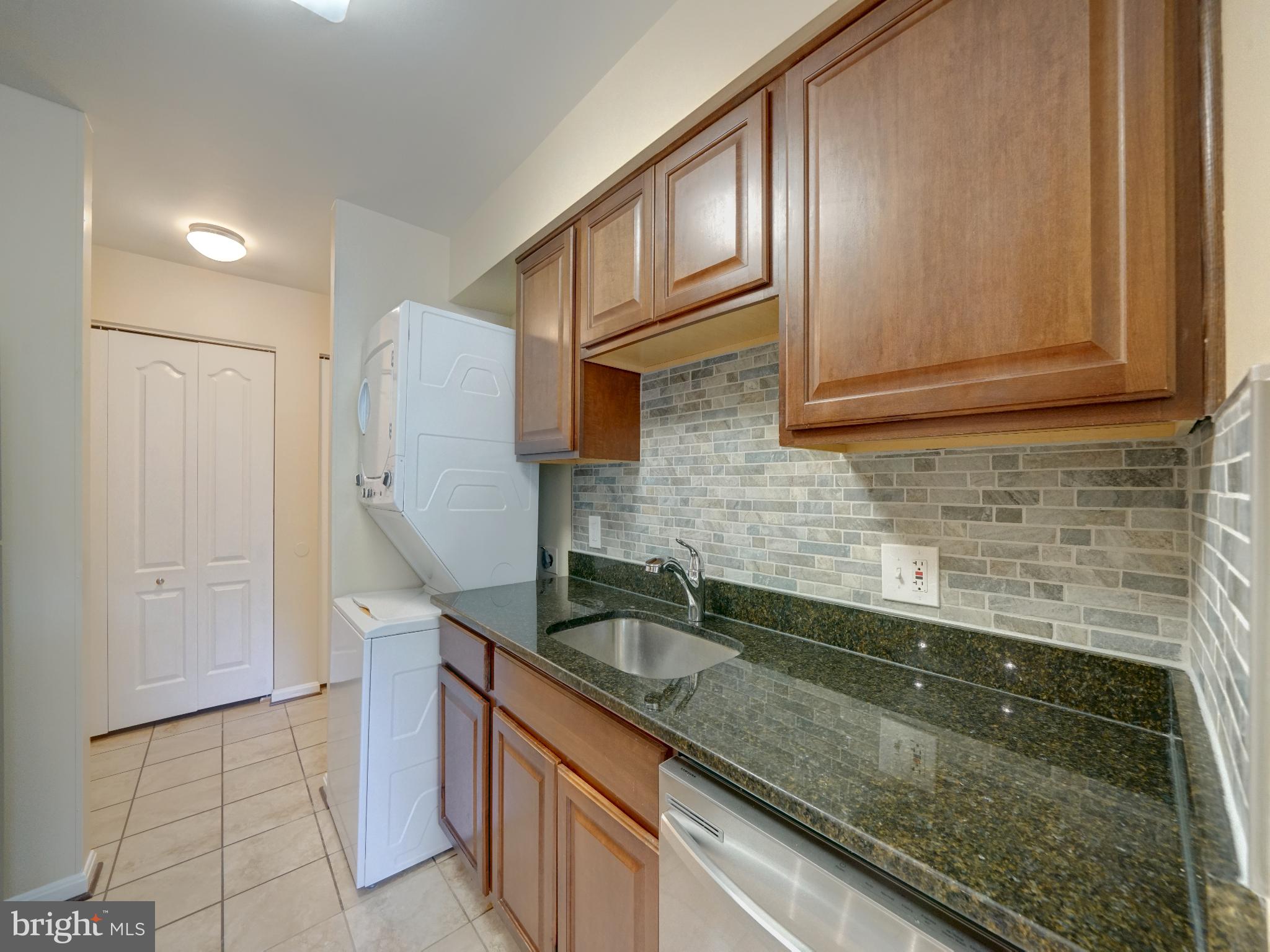 VILLAGE OF MONTGOMERY RUN - Residential Lease