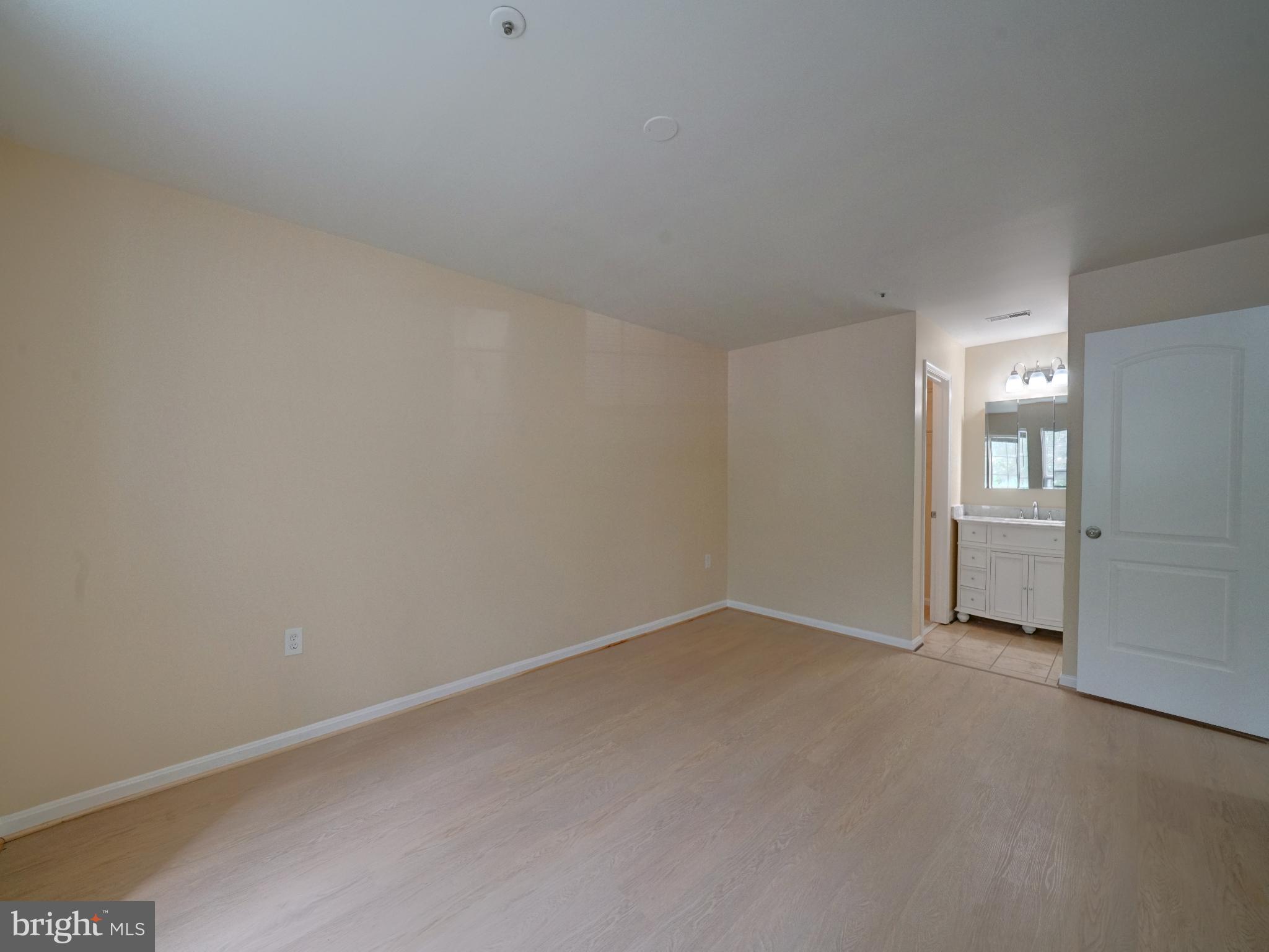 VILLAGE OF MONTGOMERY RUN - Residential Lease