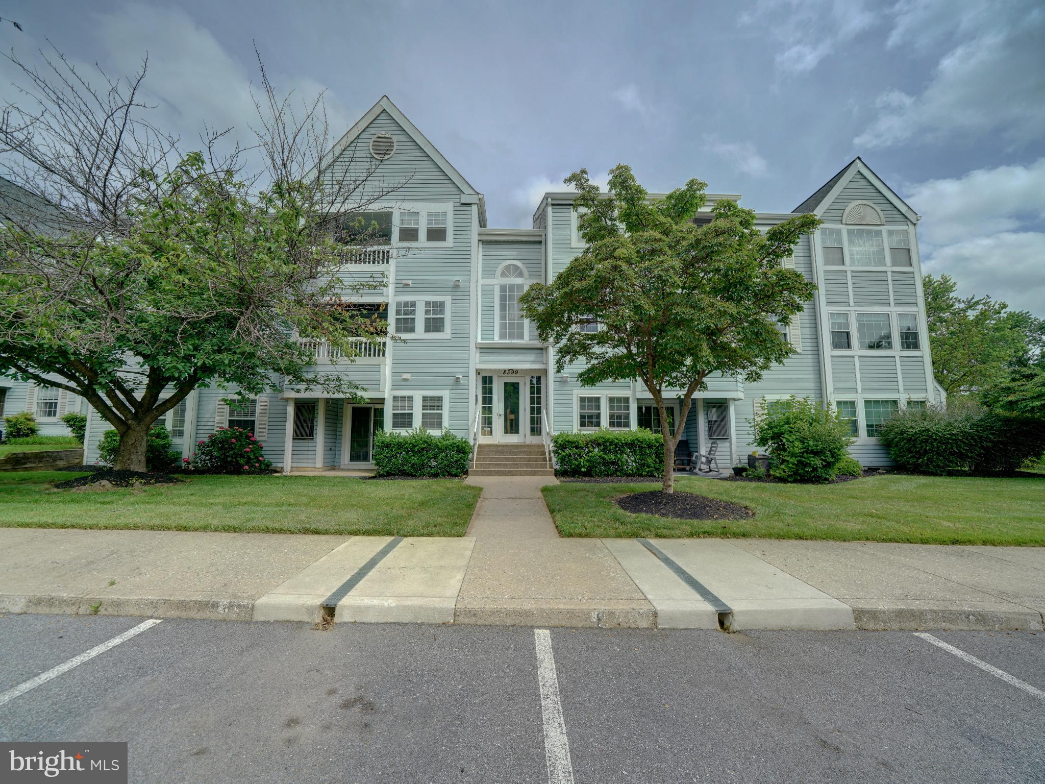 VILLAGE OF MONTGOMERY RUN - Residential Lease