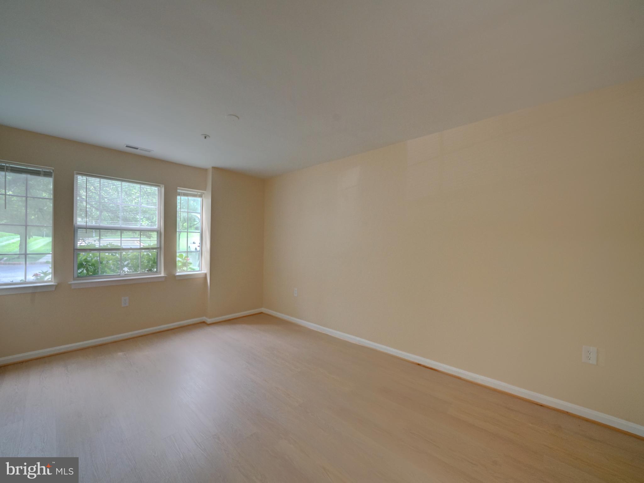 VILLAGE OF MONTGOMERY RUN - Residential Lease