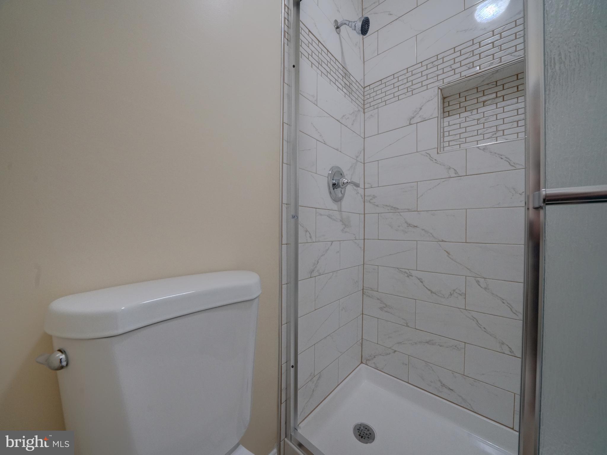 VILLAGE OF MONTGOMERY RUN - Residential Lease