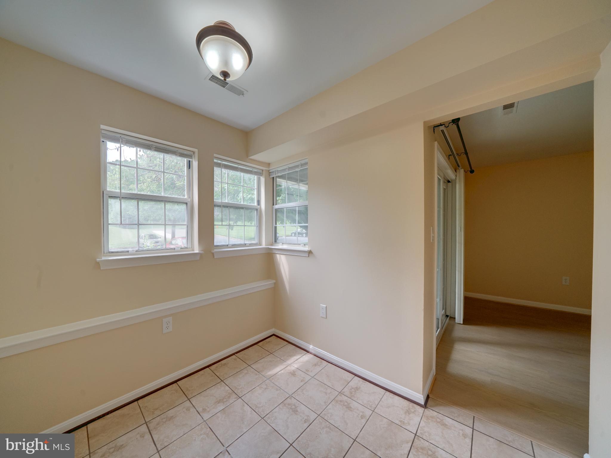 VILLAGE OF MONTGOMERY RUN - Residential Lease