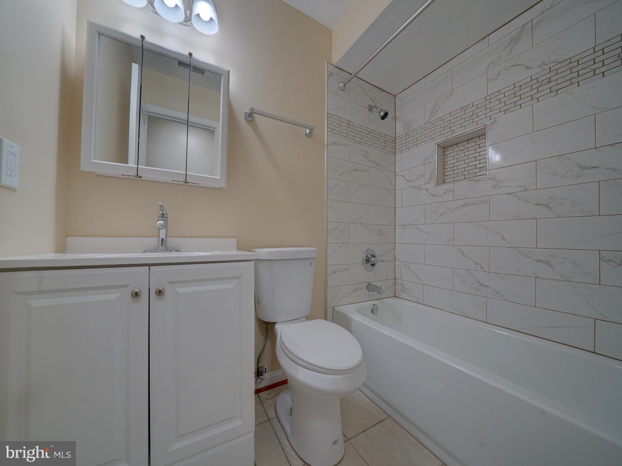 VILLAGE OF MONTGOMERY RUN - Residential Lease