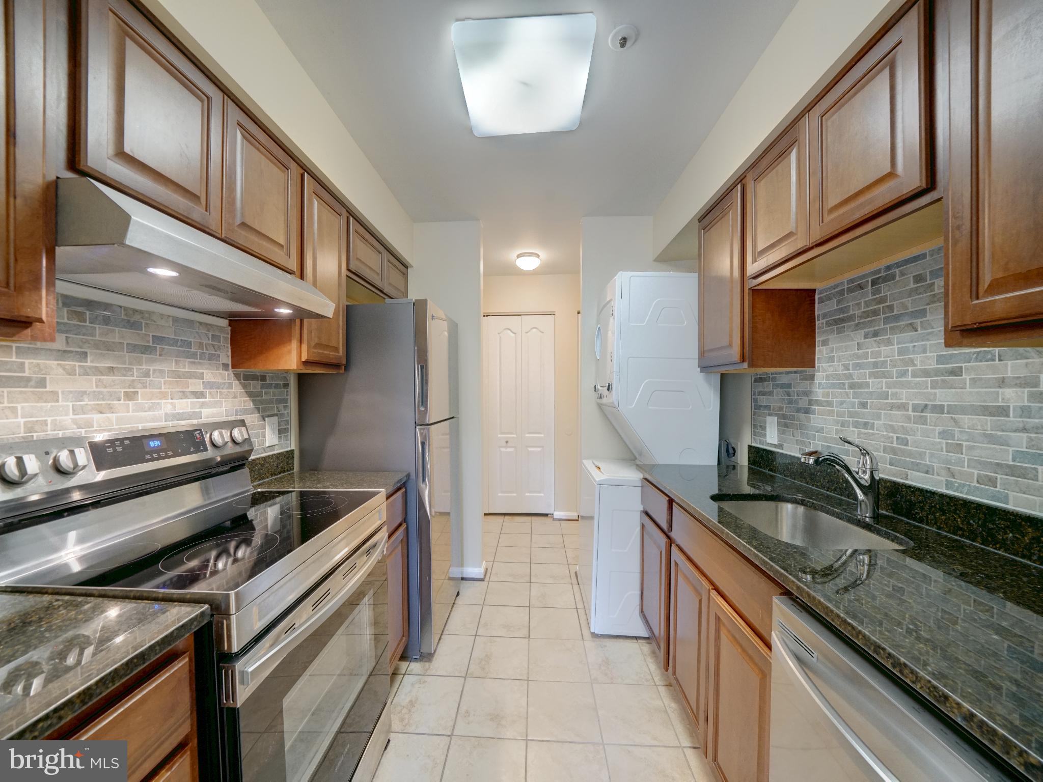 VILLAGE OF MONTGOMERY RUN - Residential Lease