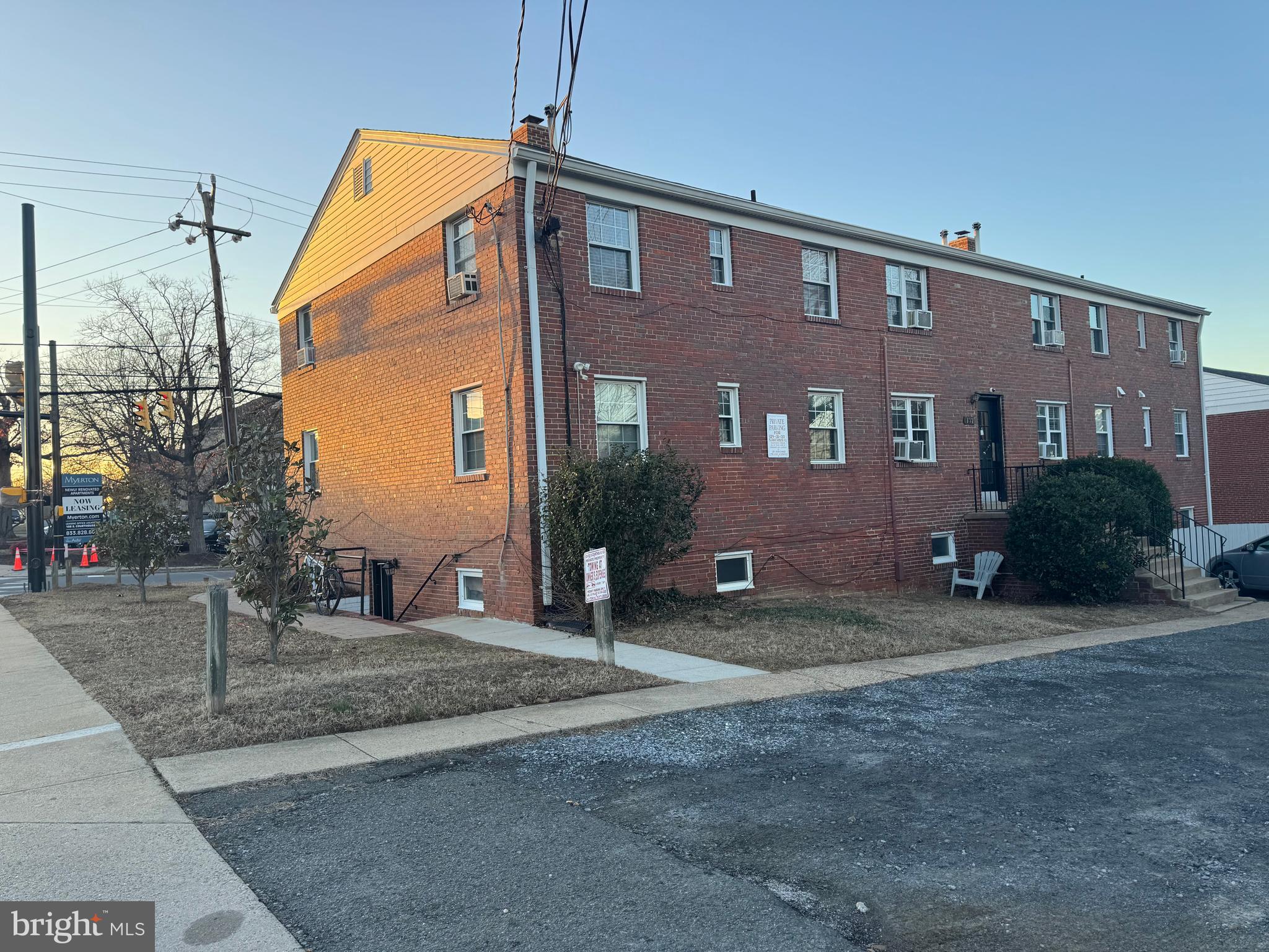 133 S COURTHOUSE ROAD 7