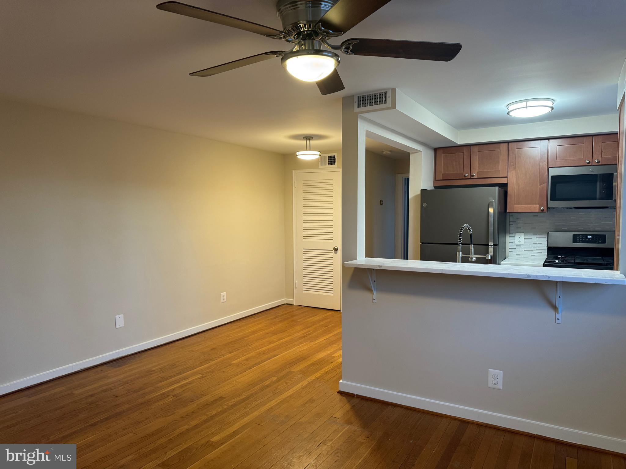 133 S COURTHOUSE ROAD 7